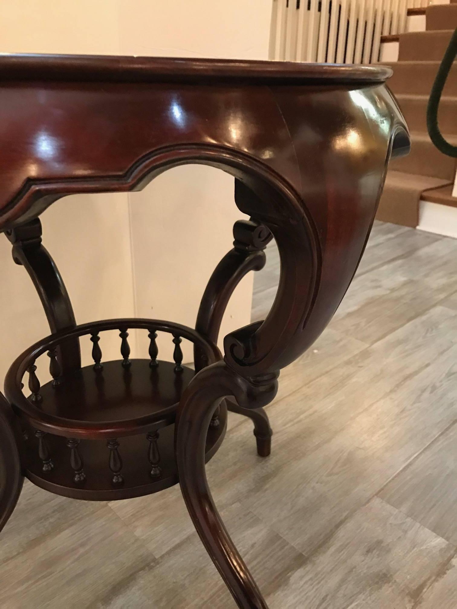 Exotic Shape Mahogany Round Table In Excellent Condition In Lambertville, NJ