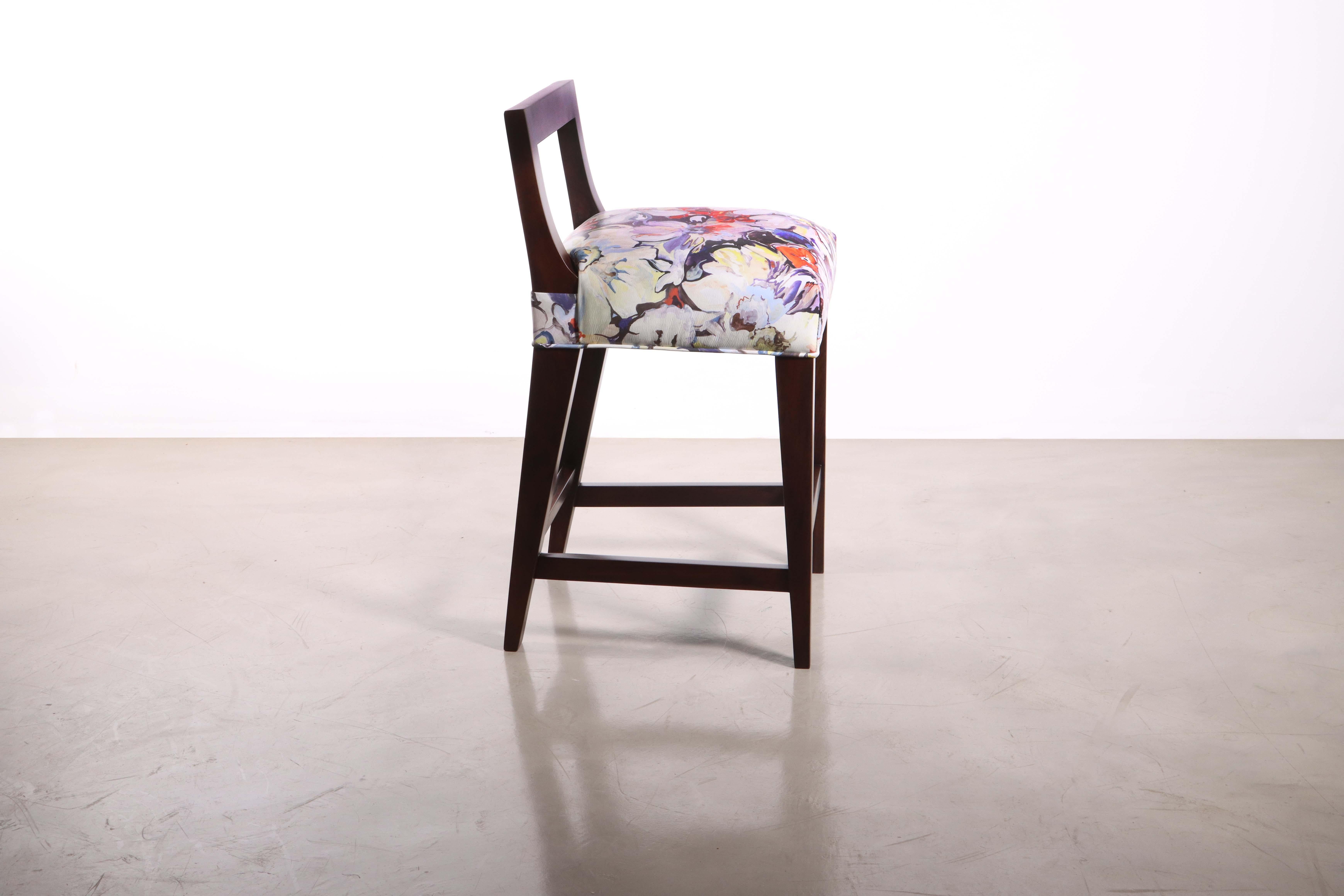 Argentin Tabouret contemporain en Wood exotique et cuir floral de Costantini, Ecco en vente