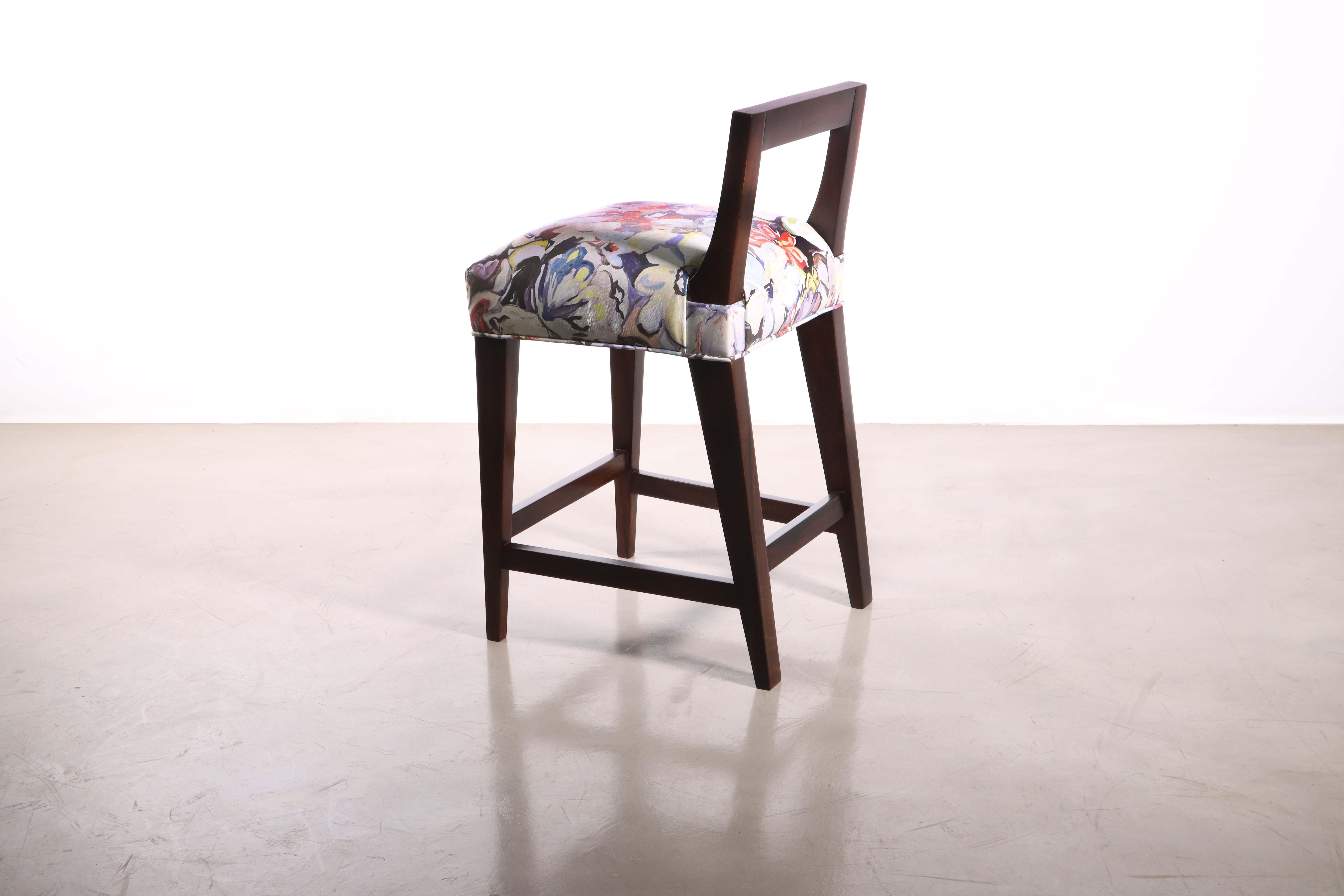 Fait main Tabouret contemporain en Wood exotique et cuir floral de Costantini, Ecco en vente