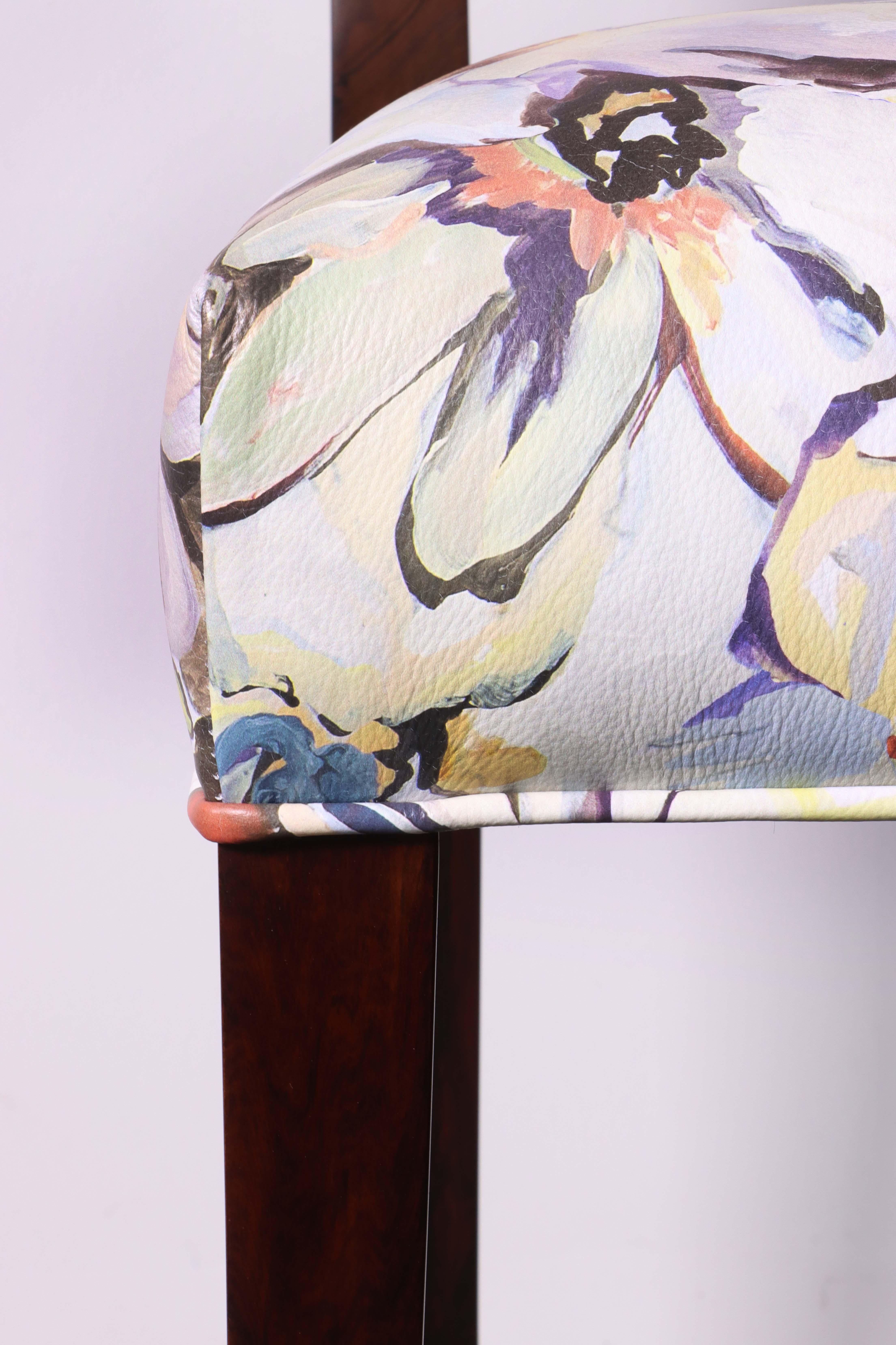 Cuir Tabouret contemporain en Wood exotique et cuir floral de Costantini, Ecco en vente