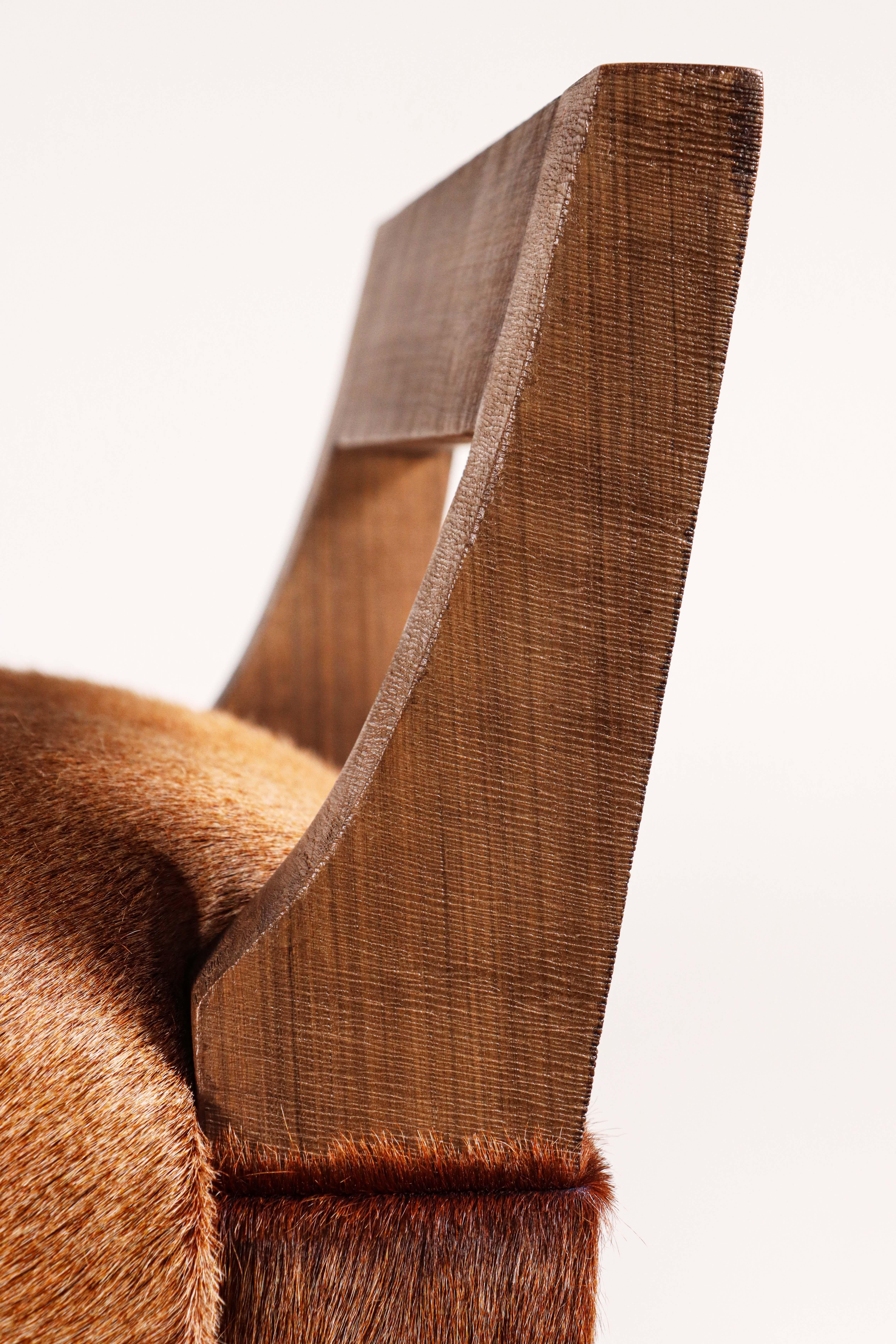 Tabouret contemporain en bois exotique en cuir de peau de poil de Costantini, Ecco en vente 4