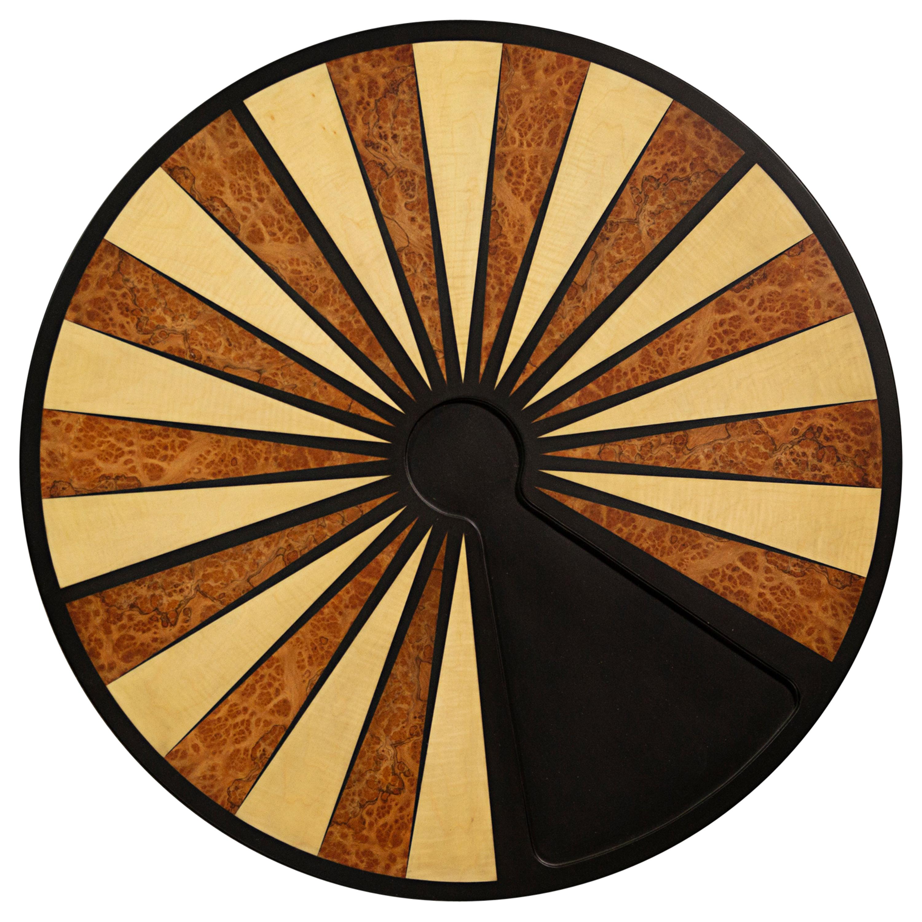 Table de backgammon ronde incrustée de bois exotique de Costantini