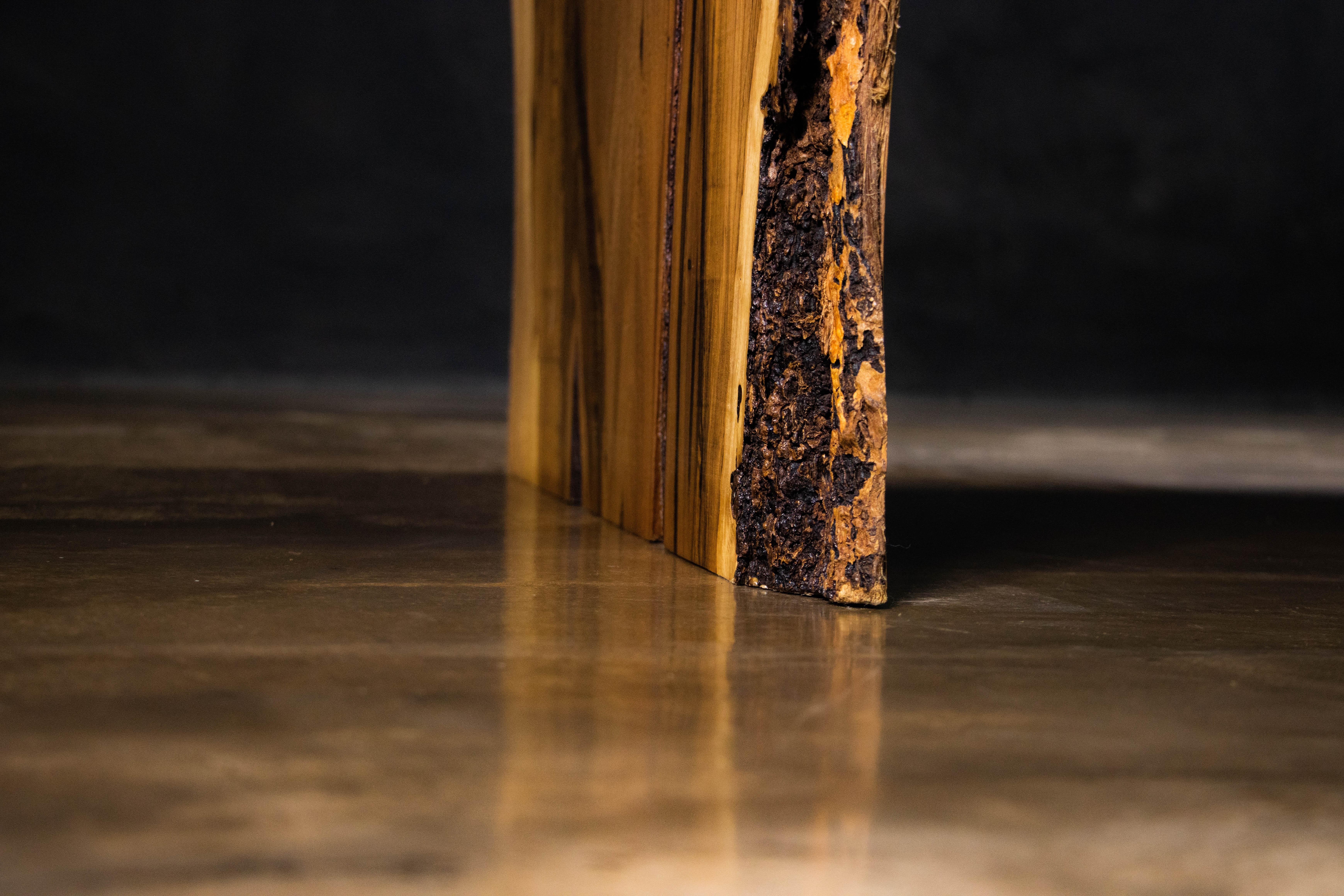 Table basse cascade en bois exotique à bords vifs de Costantini, Carlo 
