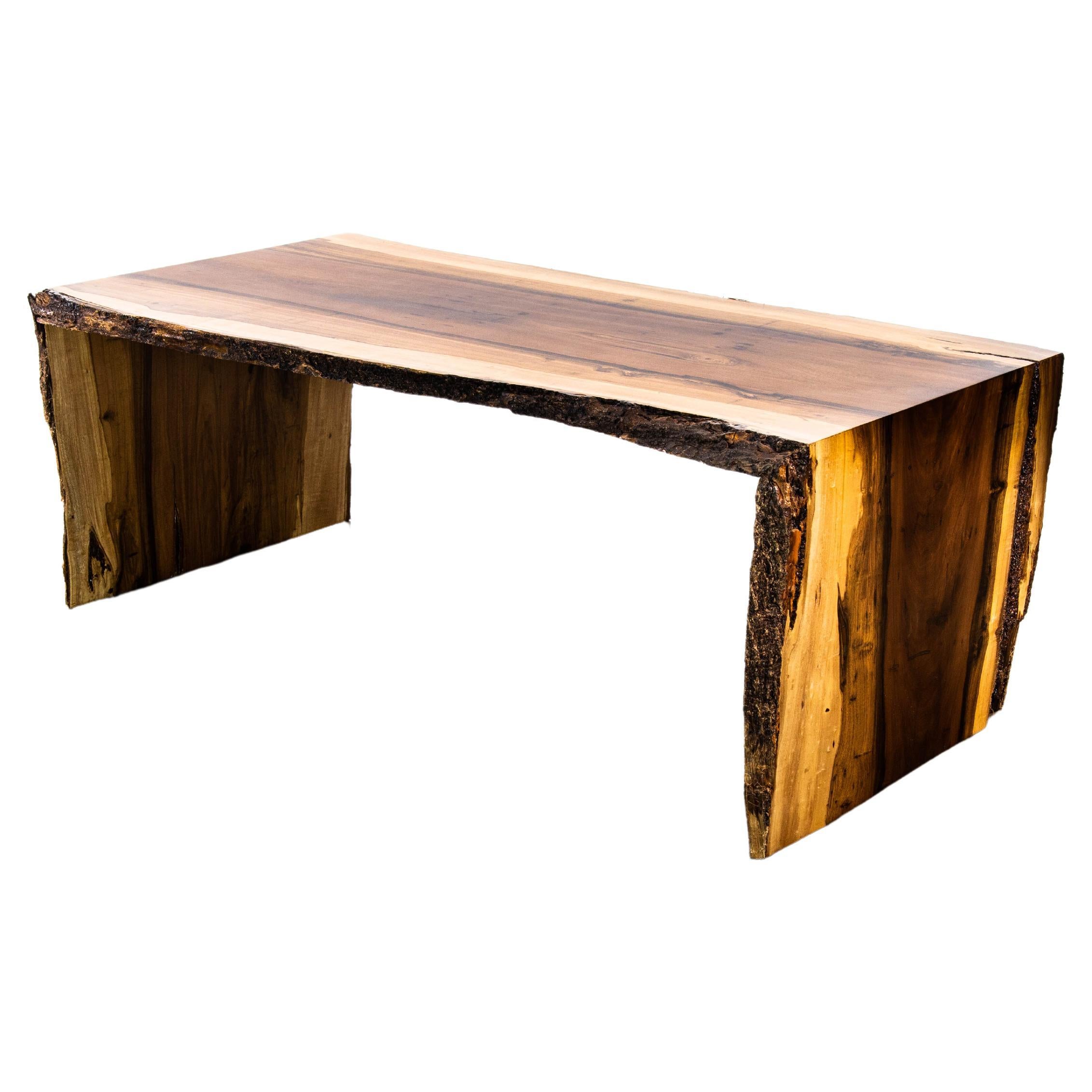 Table basse cascade en bois exotique à bords vifs de Costantini, Carlo "en stock". en vente