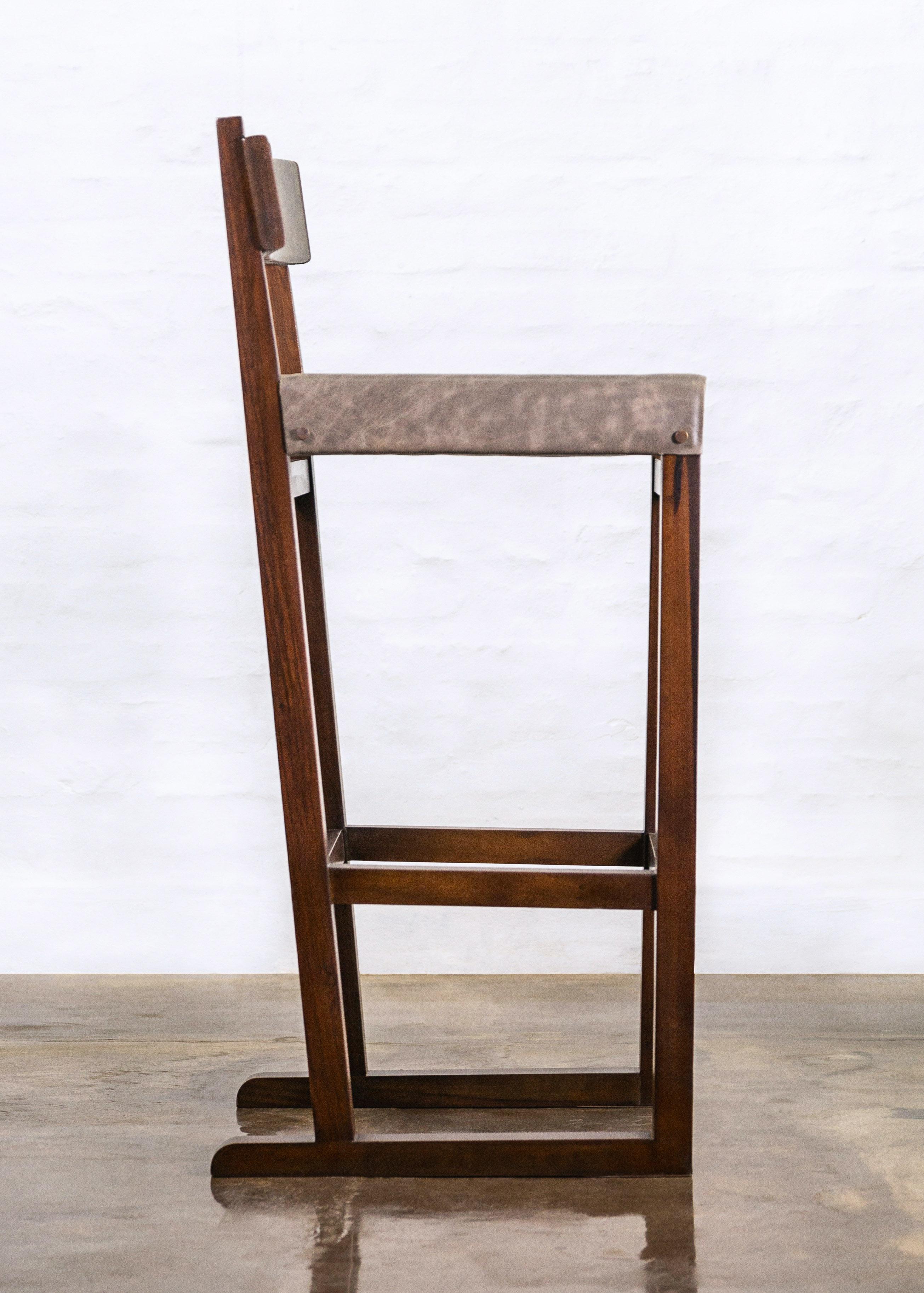 Moderne Tabouret en bois exotique avec assise en cuir et bronze de Costantini, Piero « en stock » en vente