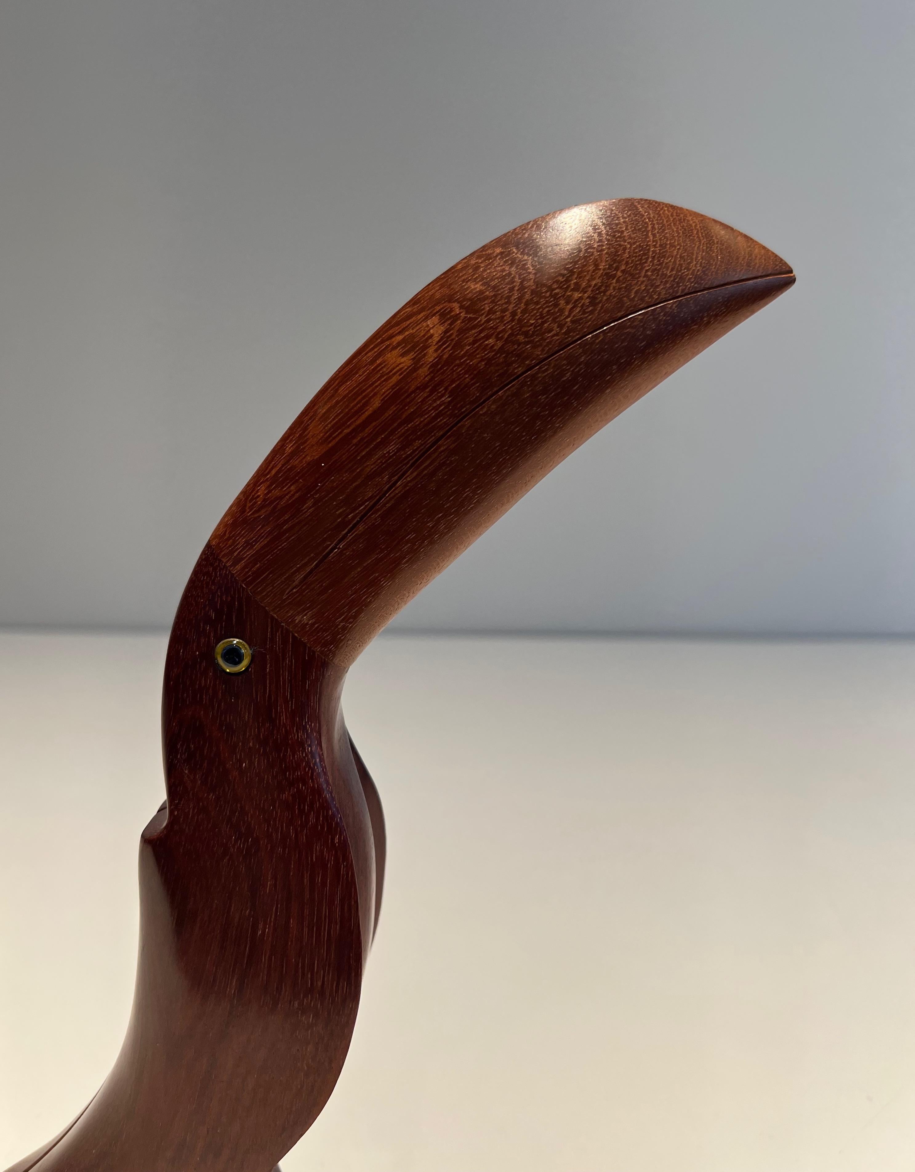 Exotic Wood Toucan with Glass Eyes In Good Condition For Sale In Marcq-en-Barœul, Hauts-de-France