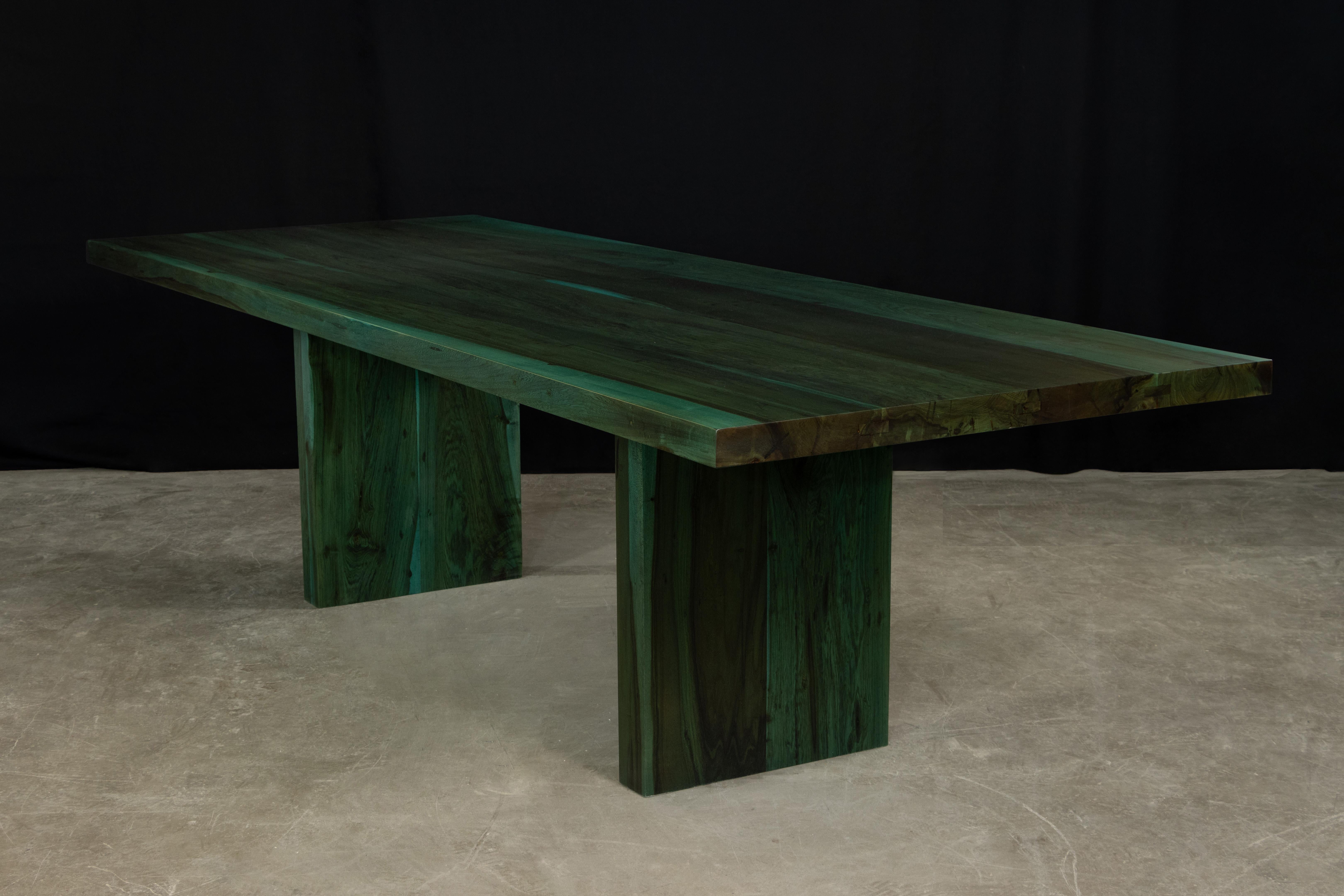 Mesa de Comedor Moderna de Pedestal Doble de Madera Exótica Andre Verdi de Costantini Design 

Las medidas son 108 