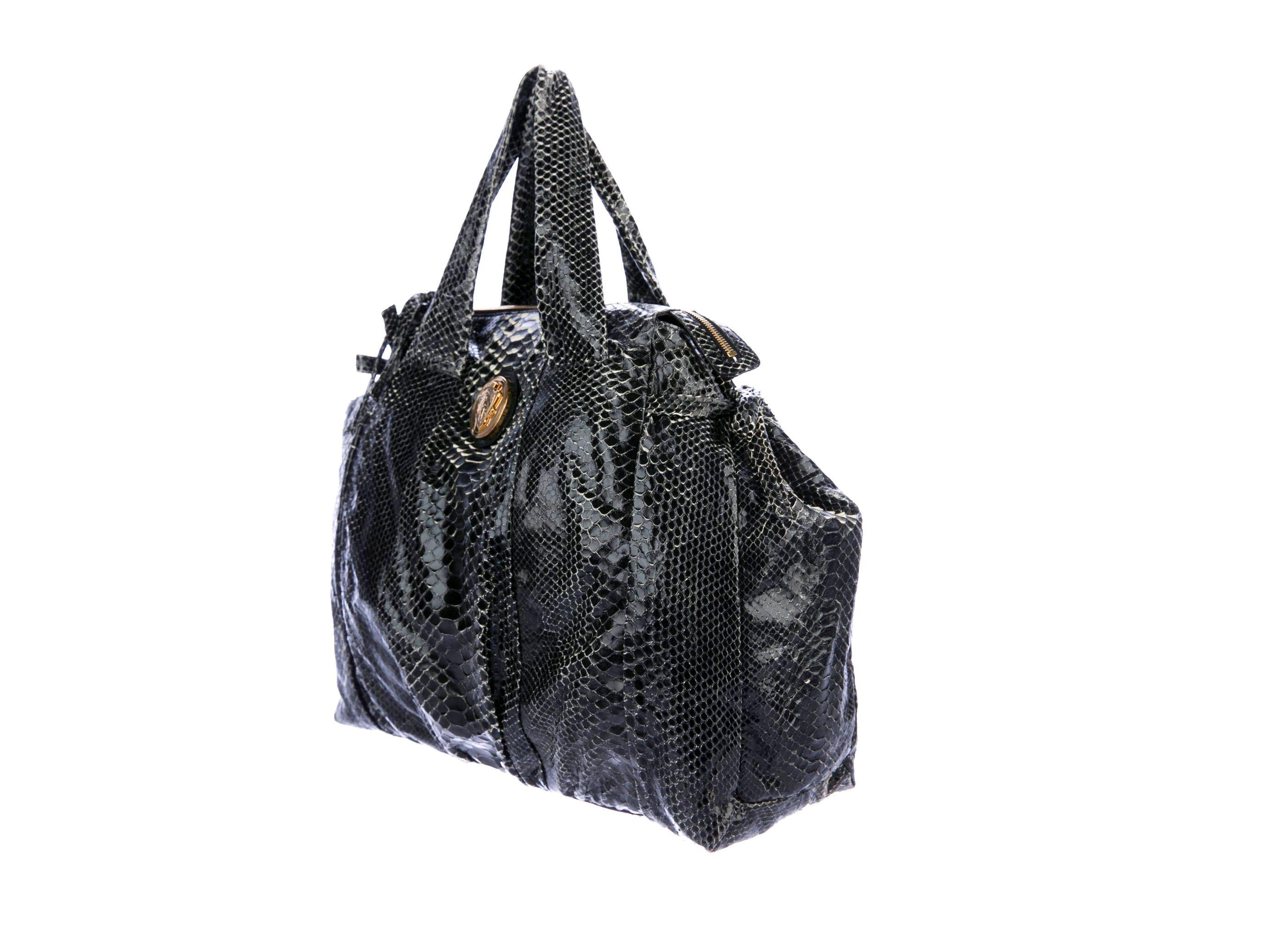 Stunning Gucci Python Skin Handbag
XL size 
Made of finest exotic python skin
Treated in a very special way so the white shines through
A real eye catcher
Closes with zipper on top
Golden hardware
Fully lined
One pocket inside
Brandnew, complete