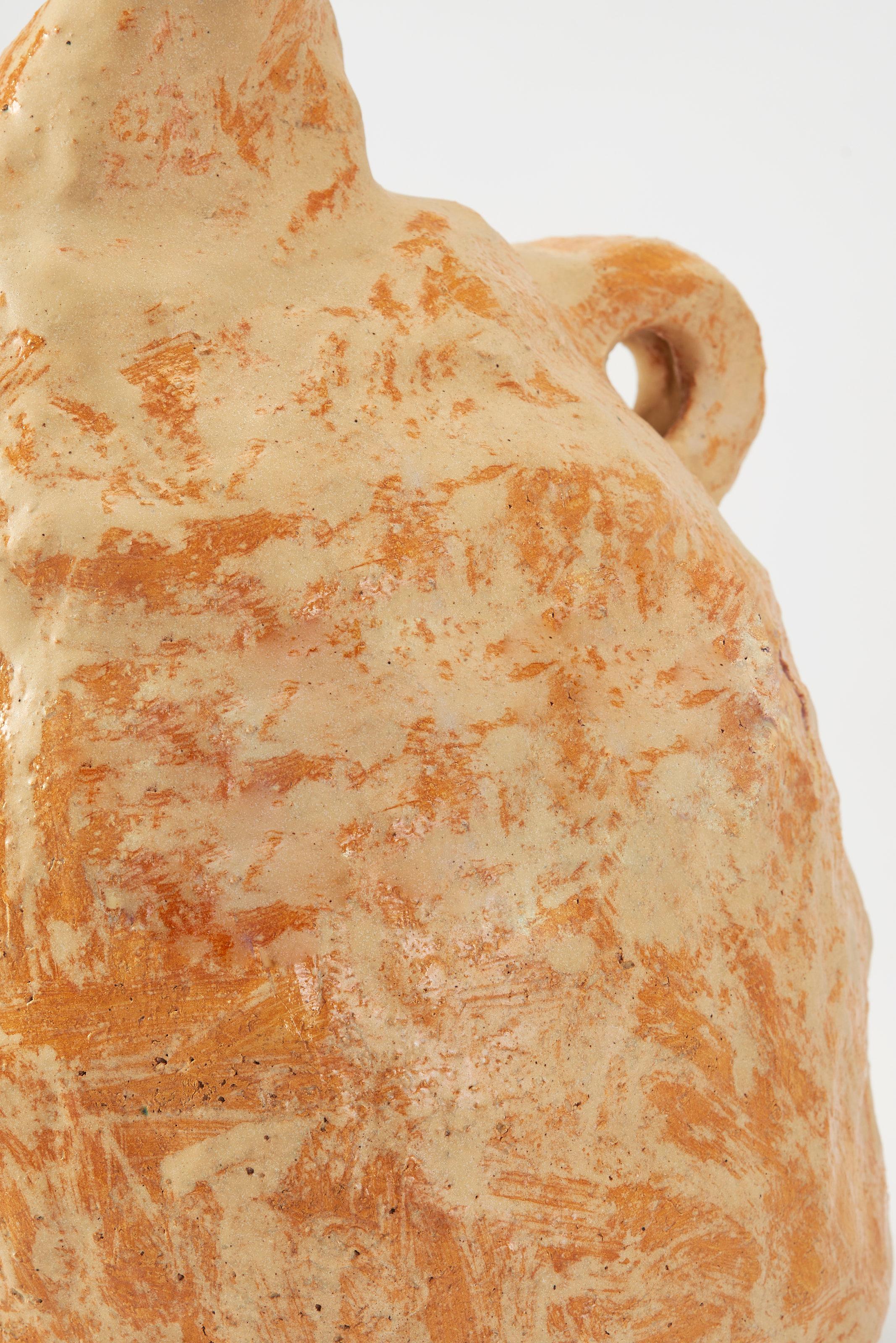 Keramiktopf in organischer Form, mehrlagiger Beige- und hellorangefarbener Keramik von Willem Van Hooff (Postmoderne) im Angebot
