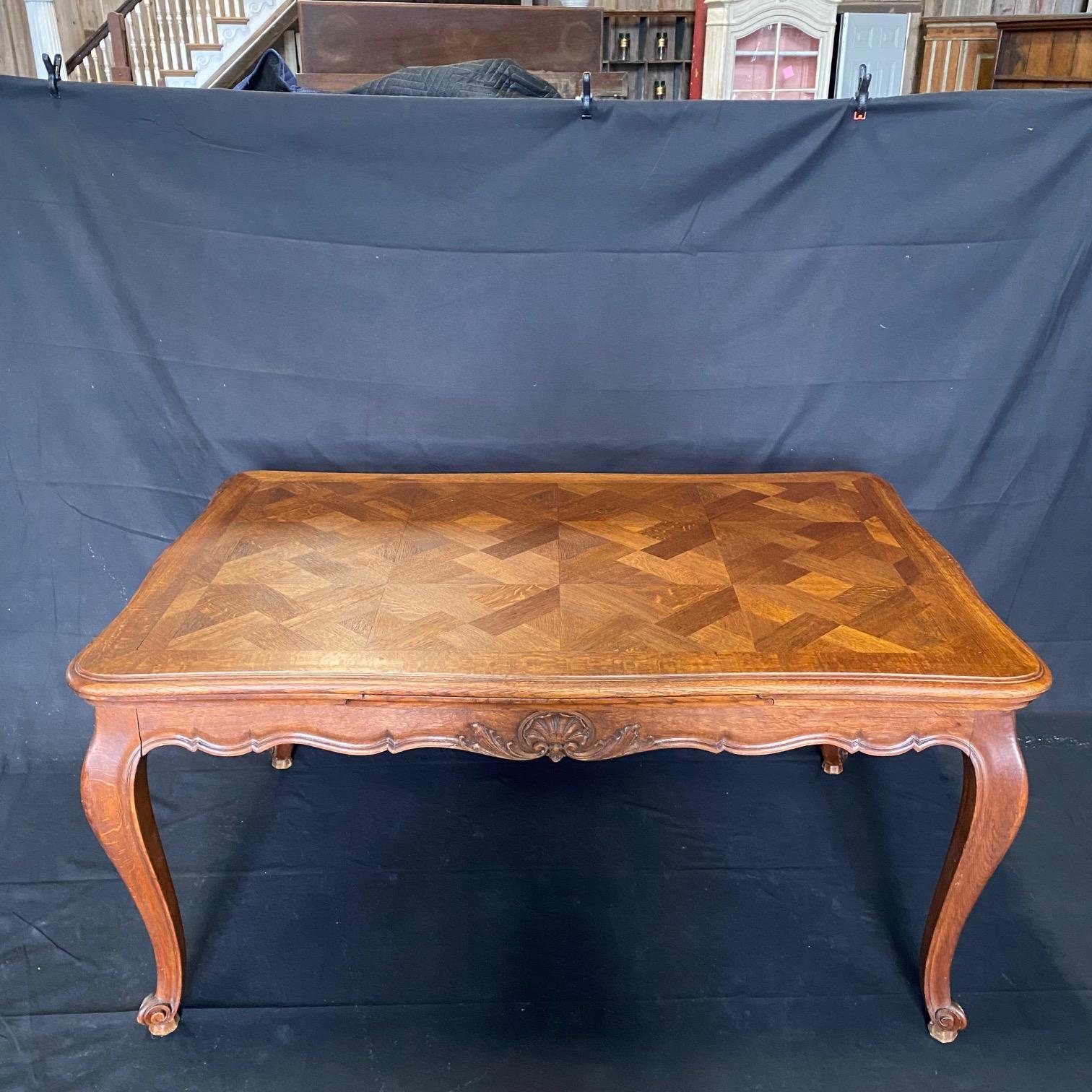 Expandable 19th Century French Louis XV Carved Dining Table with Two Leaves For Sale 3