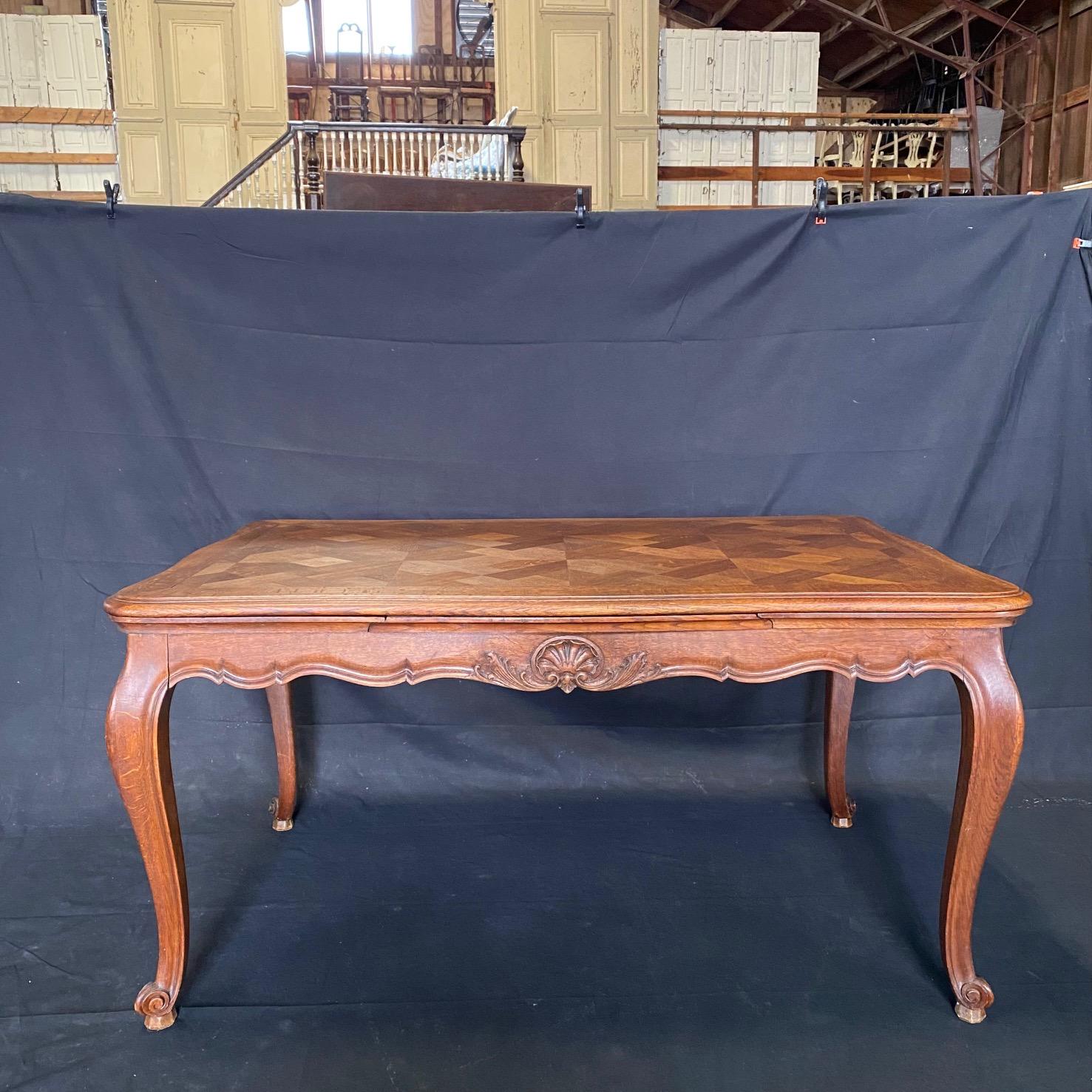 Expandable 19th Century French Louis XV Carved Dining Table with Two Leaves 7