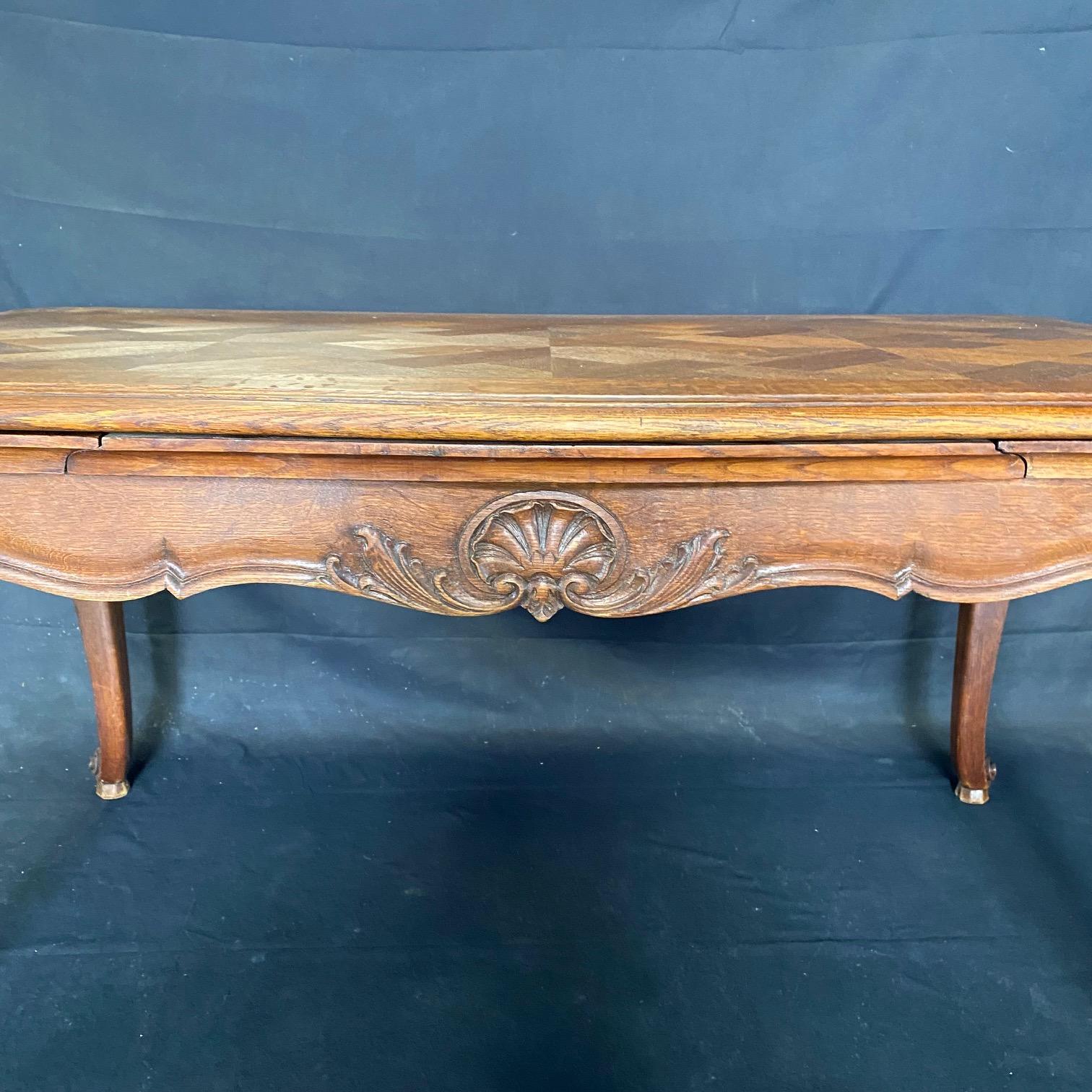 Expandable 19th Century French Louis XV Carved Dining Table with Two Leaves In Good Condition For Sale In Hopewell, NJ