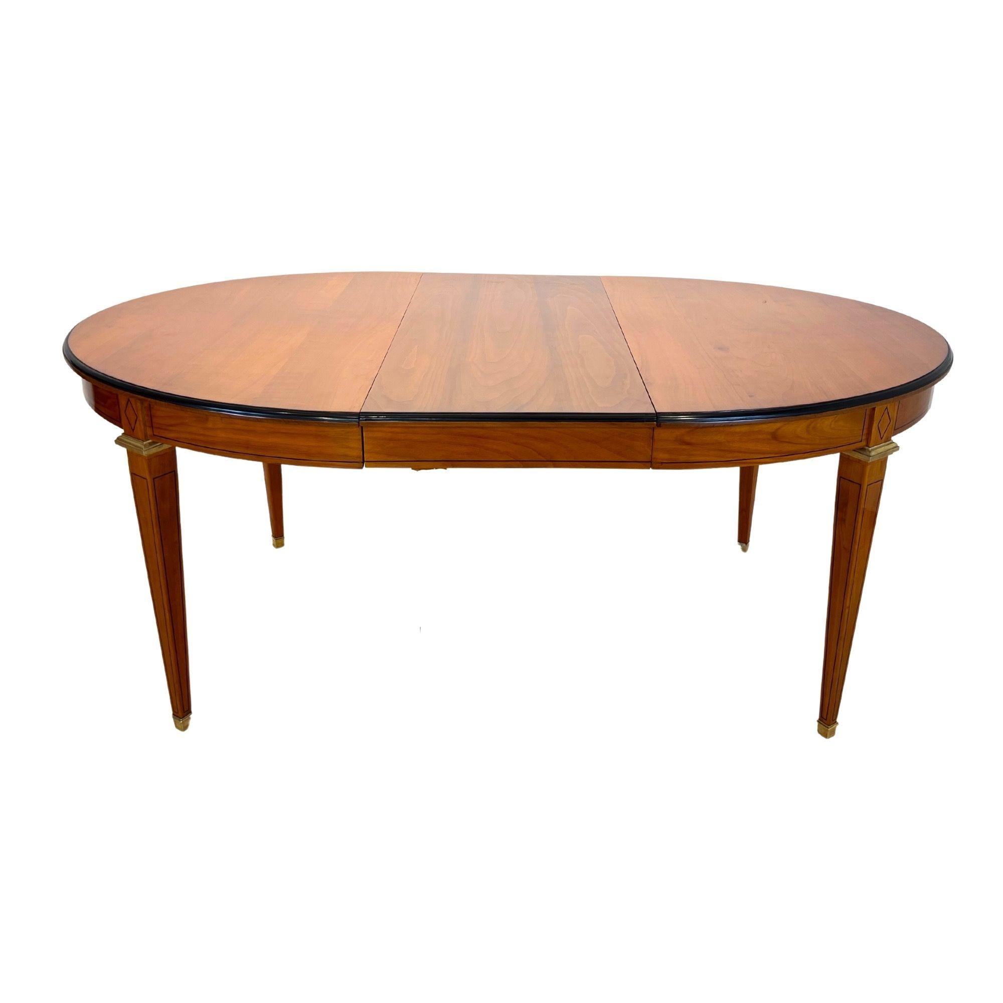 Expandable Biedermeier Dining Room Table, Cherry Wood, France circa 1900 In Good Condition In Regensburg, DE