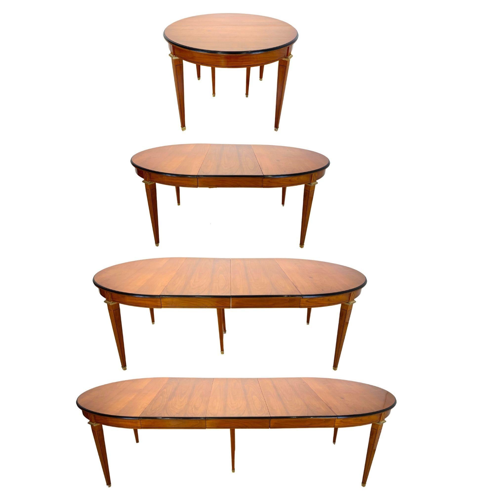 Erweiterbarer Biedermeier-Esszimmertisch, Kirschbaum, Frankreich um 1900 (Poliert)