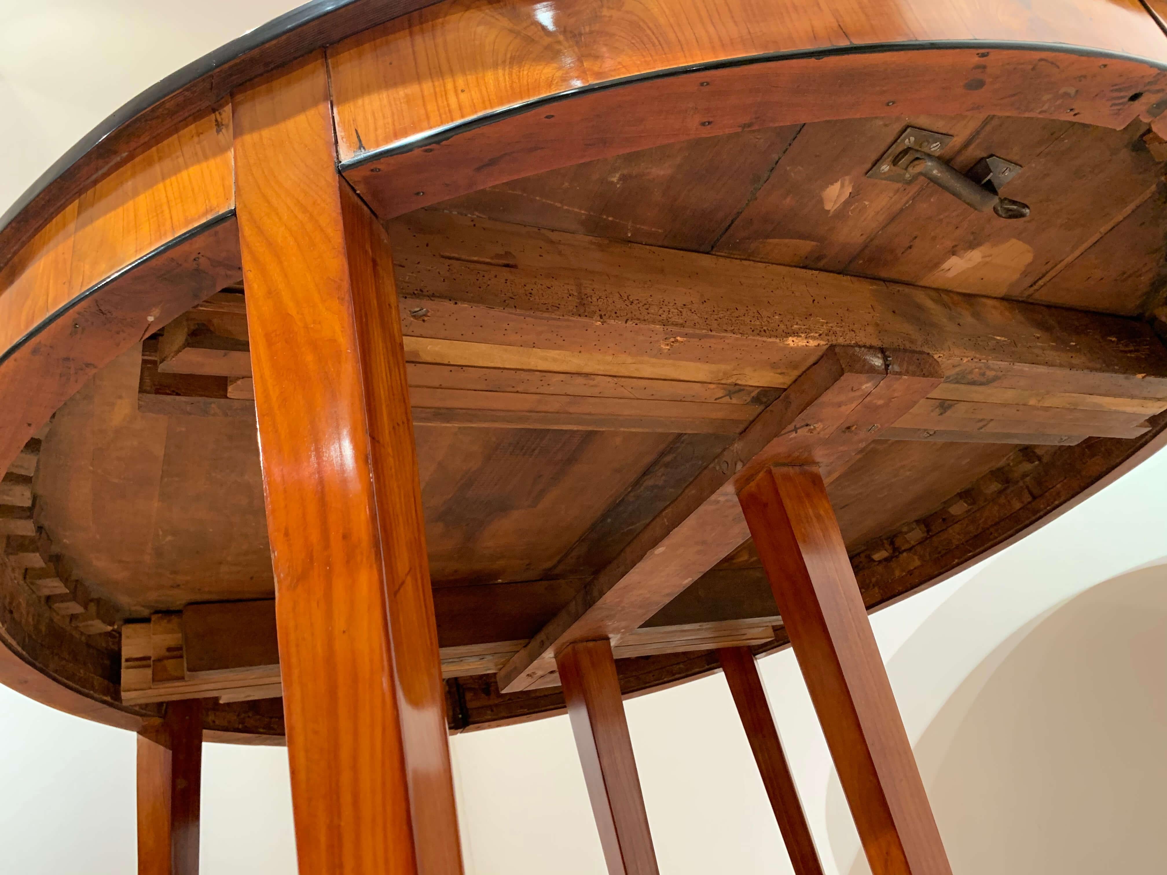 Expandable Biedermeier Dining Table, Cherrywood, Southwest Germany, circa 1820 9