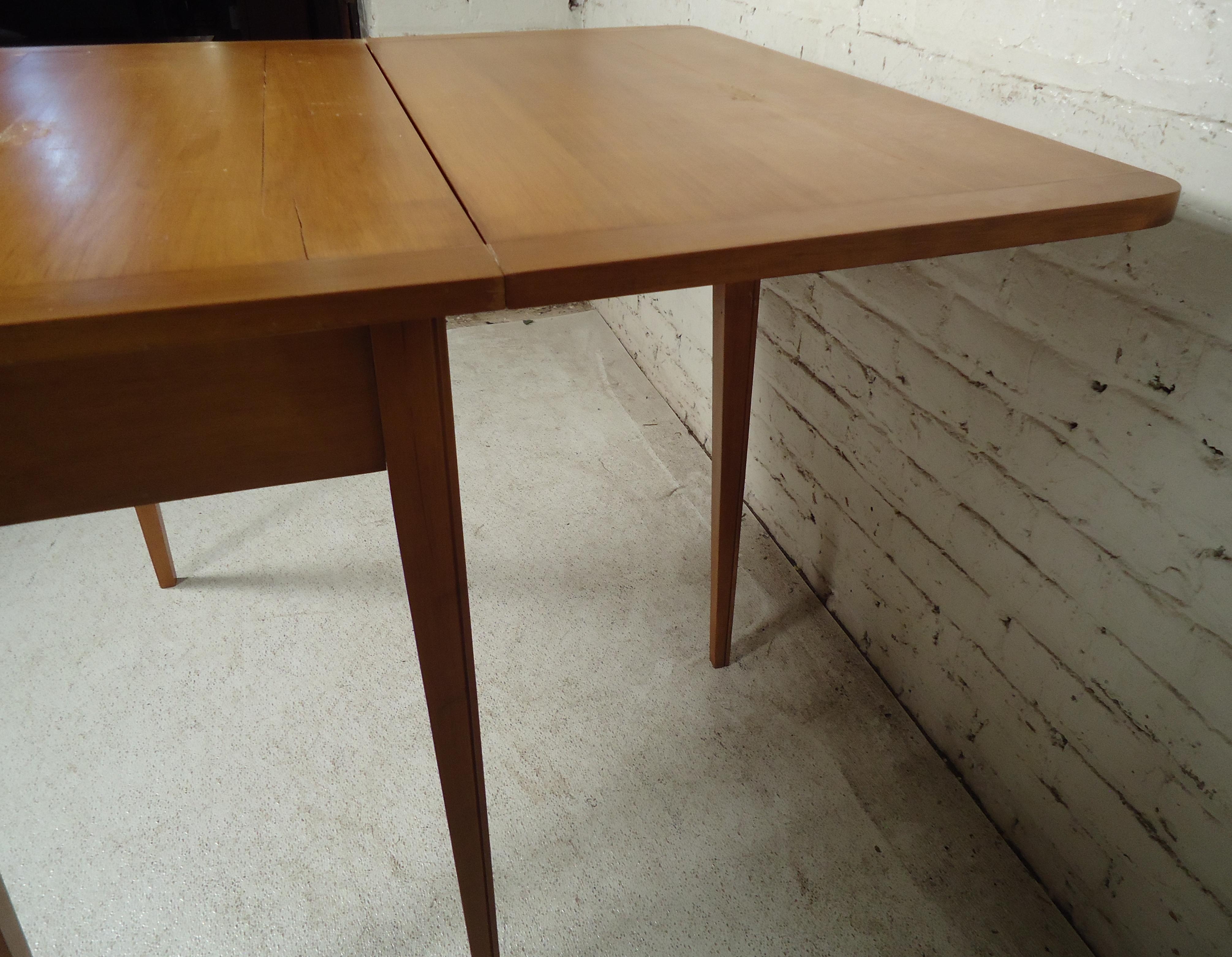 Expandable Console Table In Good Condition In Brooklyn, NY