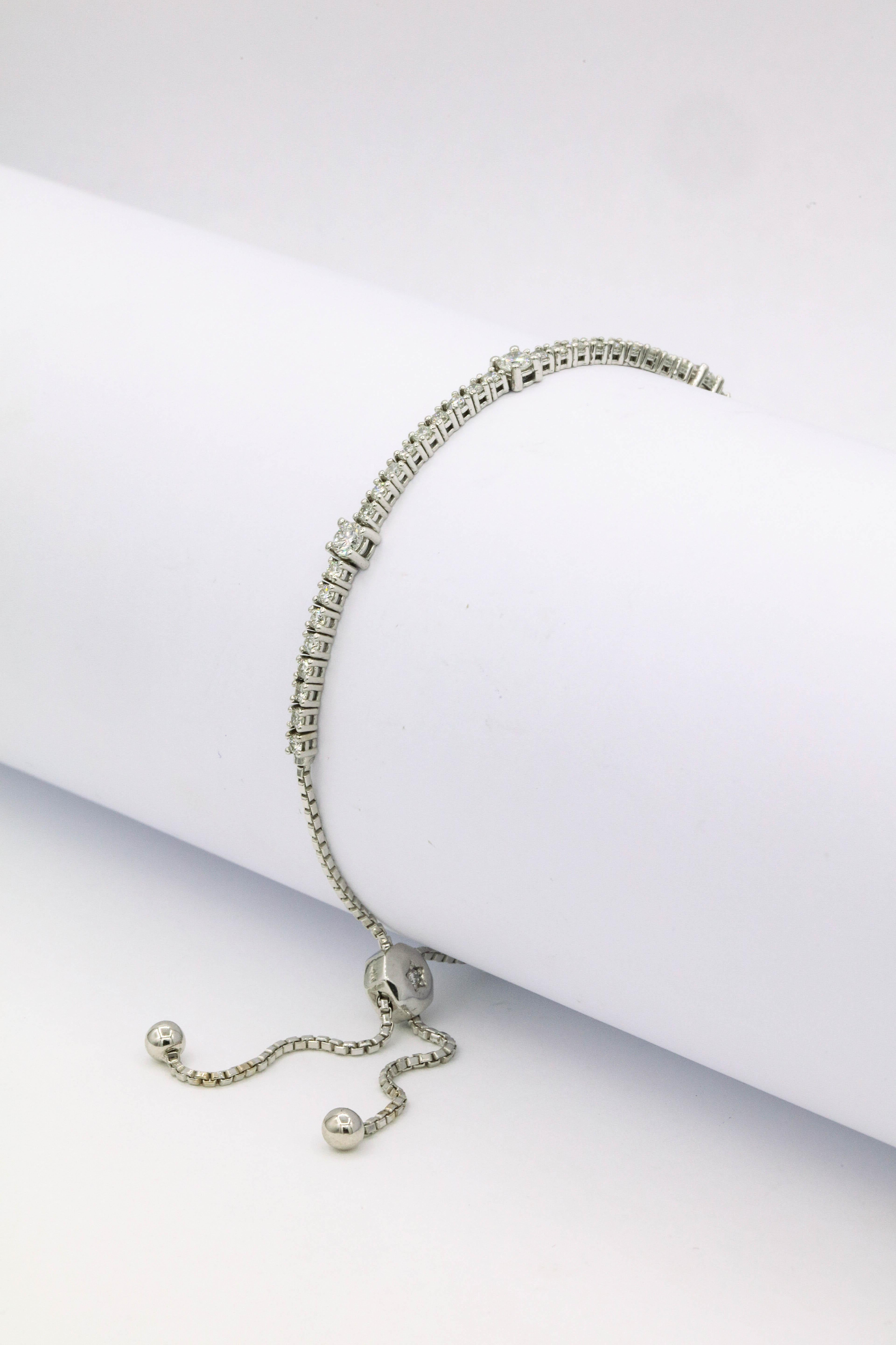 Contemporain Bracelet tennis extensible en diamants de 2 carats en vente