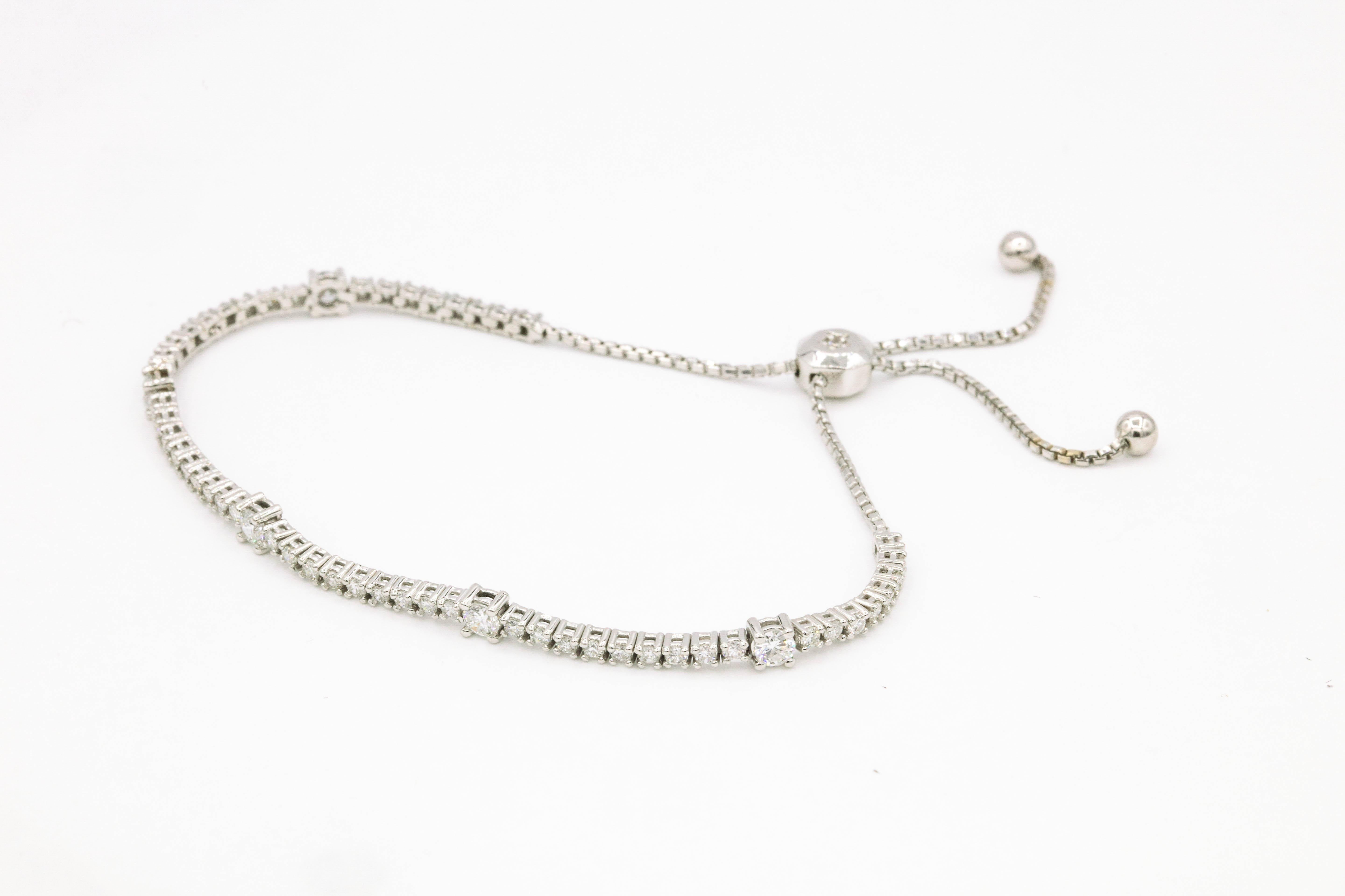 Taille ronde Bracelet tennis extensible en diamants de 2 carats en vente