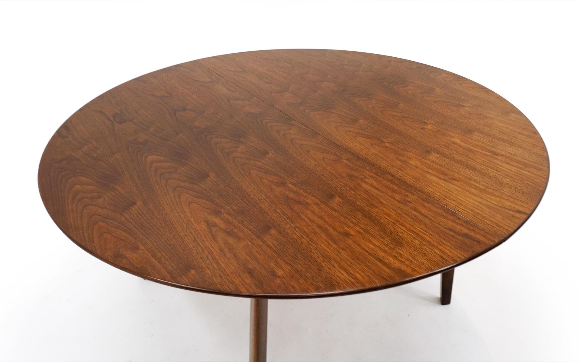 Mid-Century Modern Expandable Dining Table by Edward Wormley for Dunbar, Almost Round to Oval