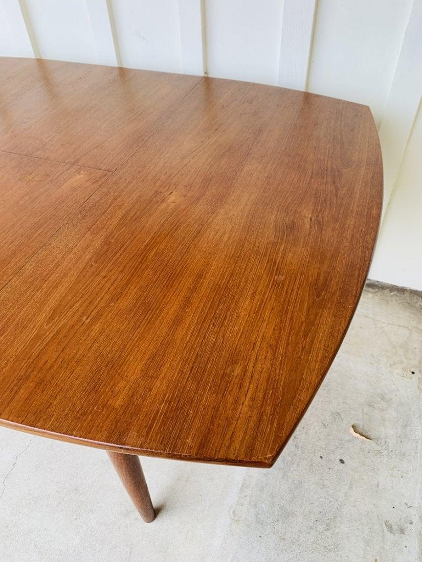 Expandable dining table by OC Ausen Mobelfabrik 5