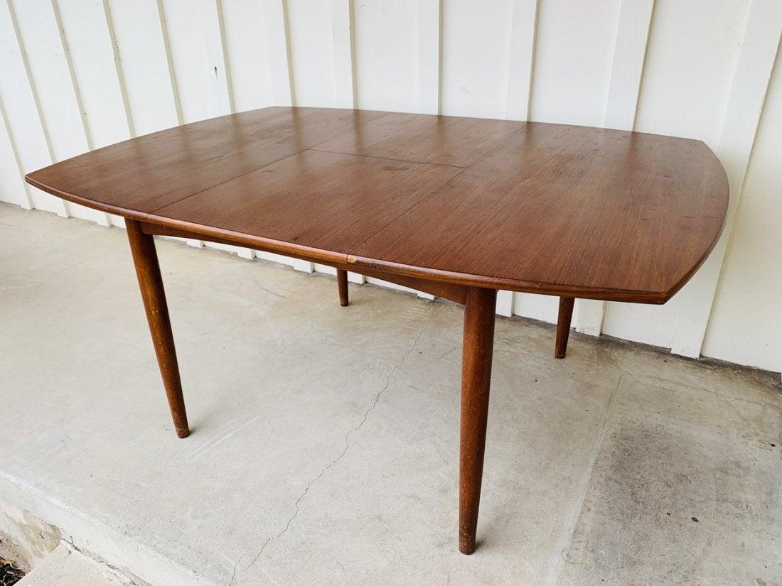 Expandable dining table by OC Ausen Mobelfabrik 7