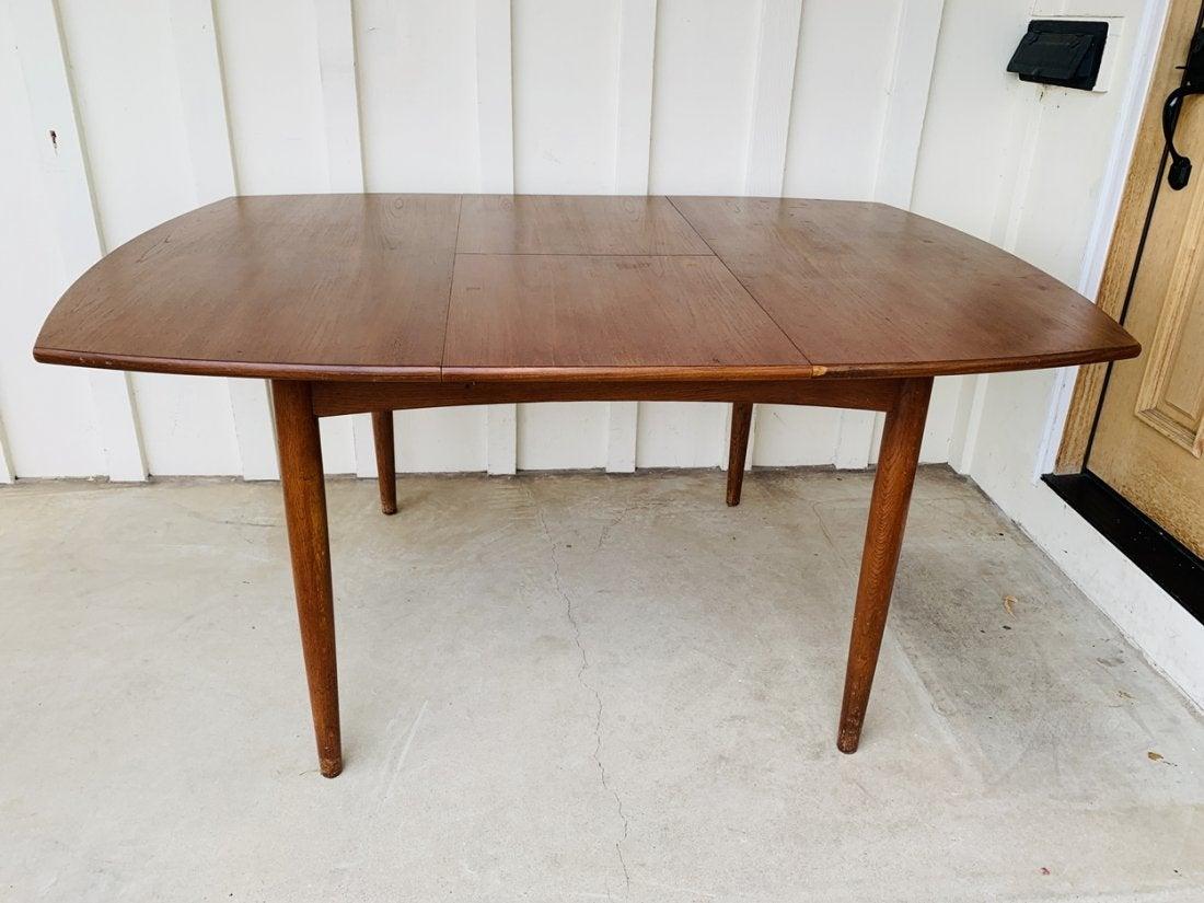Danish Expandable dining table by OC Ausen Mobelfabrik