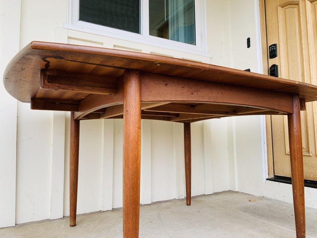 Expandable dining table by OC Ausen Mobelfabrik 2