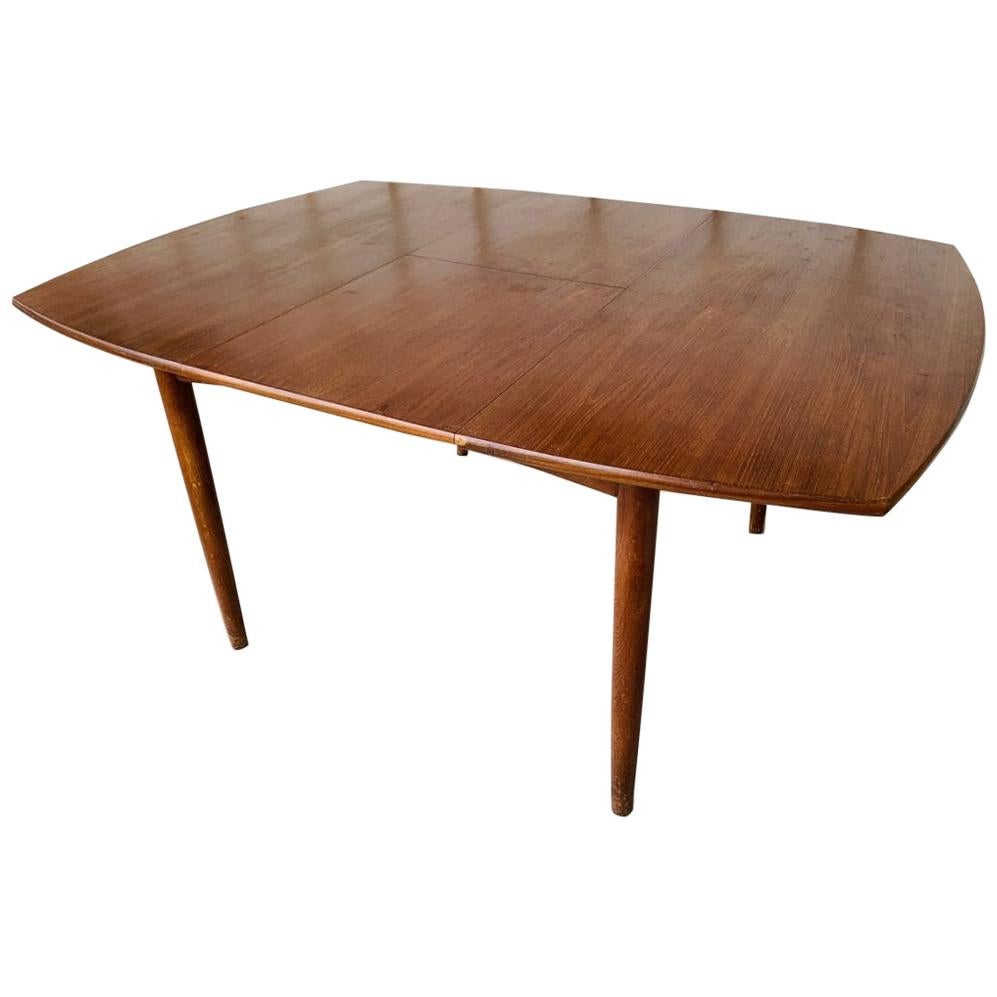 Expandable dining table by OC Ausen Mobelfabrik