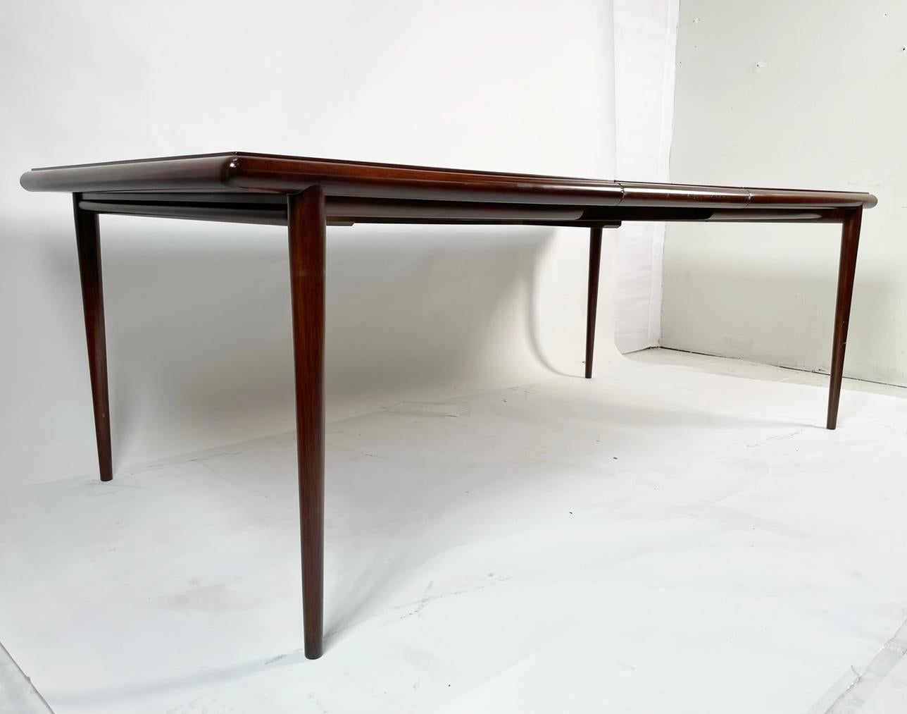 Expandable Dining Table by T.H. Robsjohn-Gibbings 5