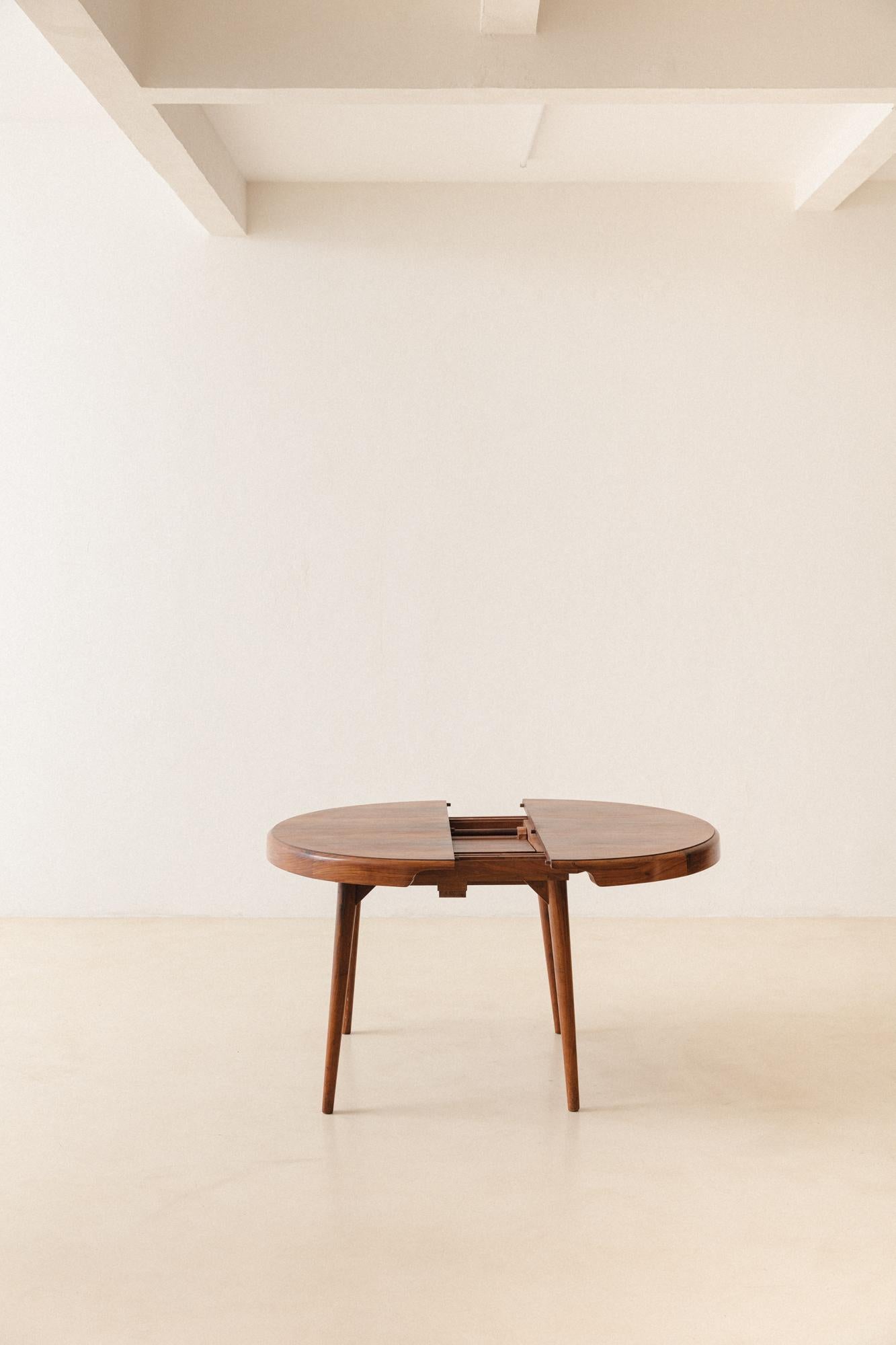 Mid-Century Modern Expandable Dining Table in Caviuna by Carlo Hauner and Martin Eisler, circa 1955 For Sale
