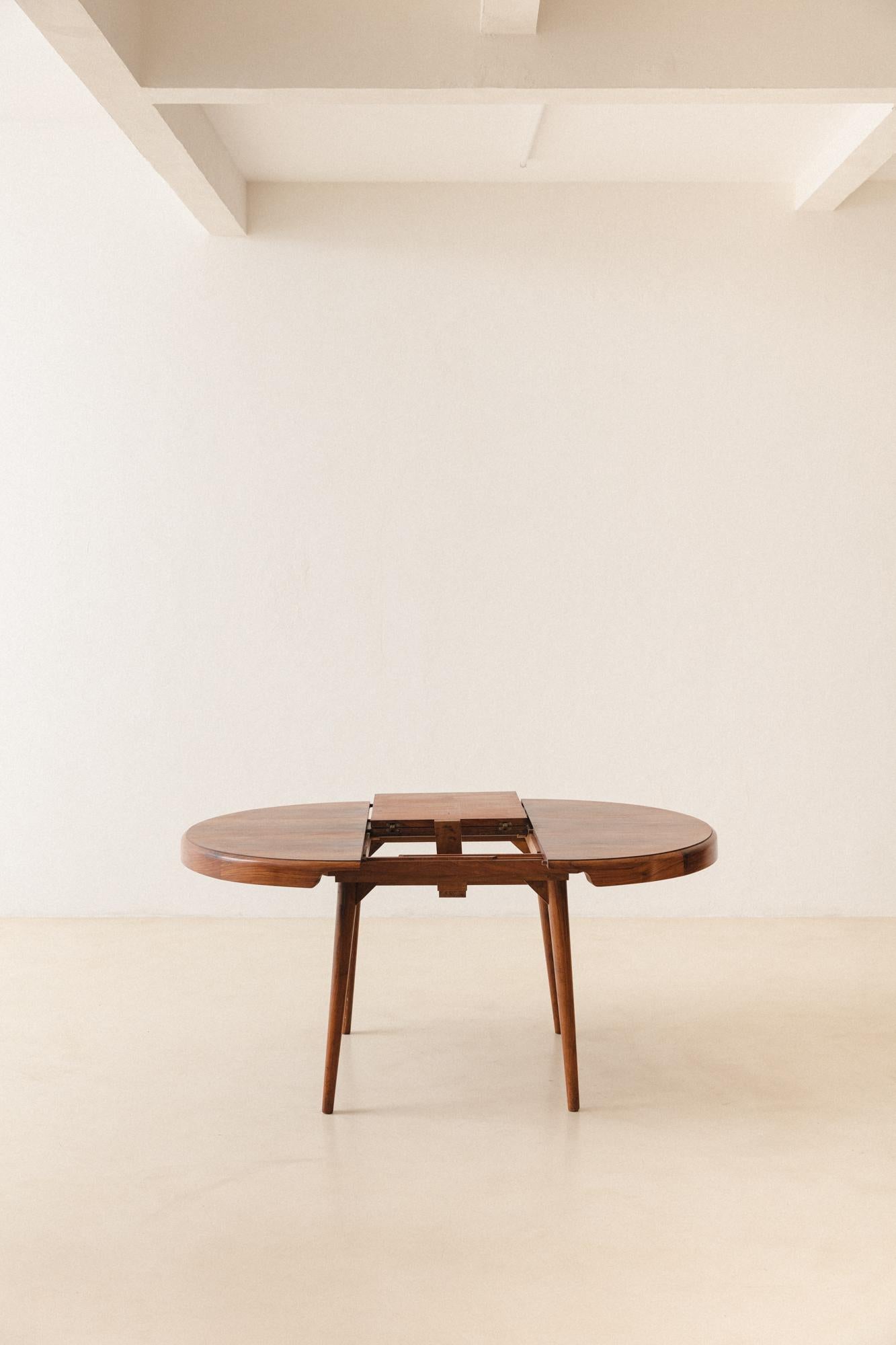 Expandable Dining Table in Caviuna by Carlo Hauner and Martin Eisler, circa 1955 In Good Condition For Sale In New York, NY