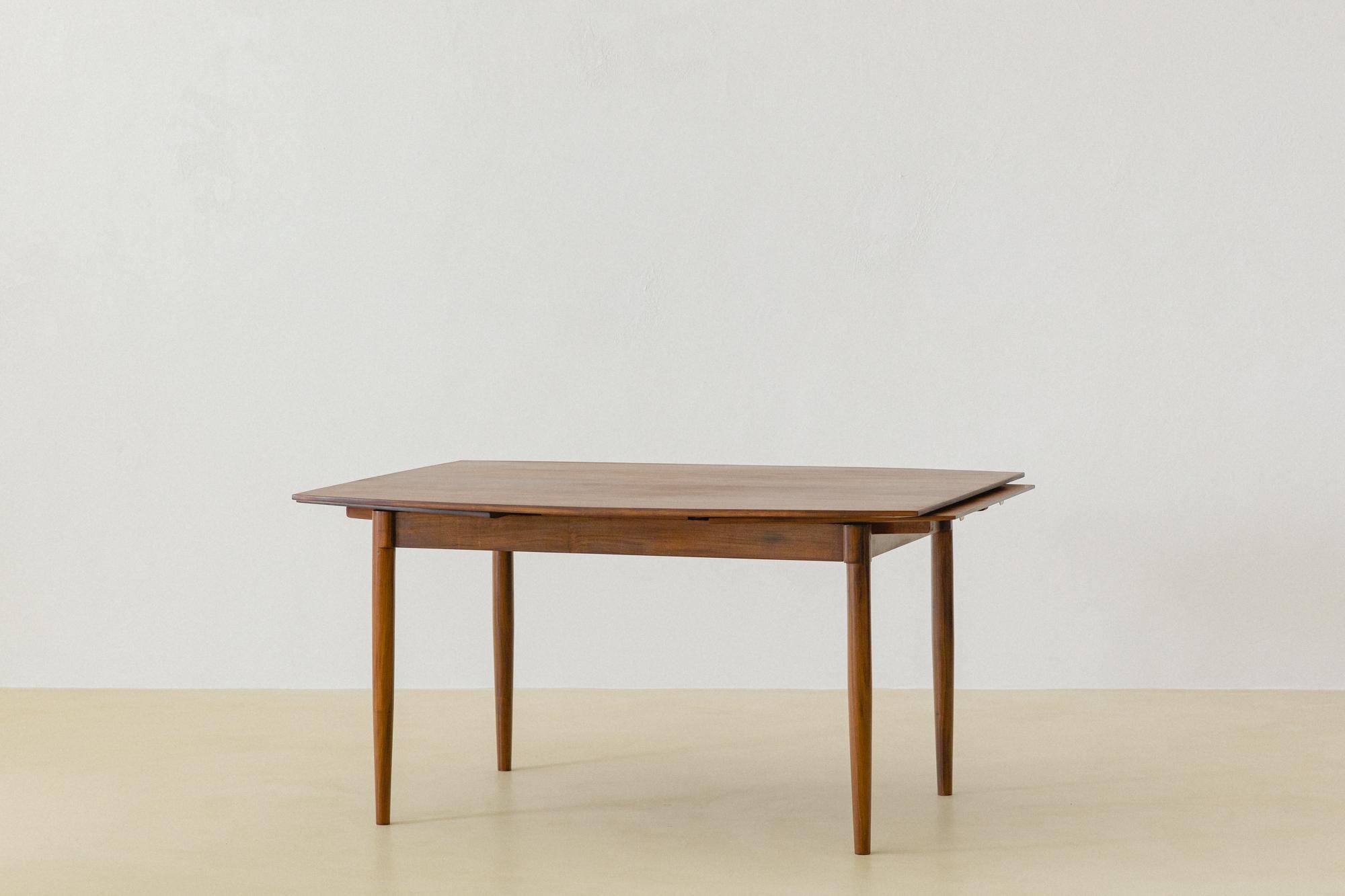 Mid-Century Modern Expandable Dining Table in Caviuna by Carlo Hauner, Brazilian Midcentury, 1950s For Sale