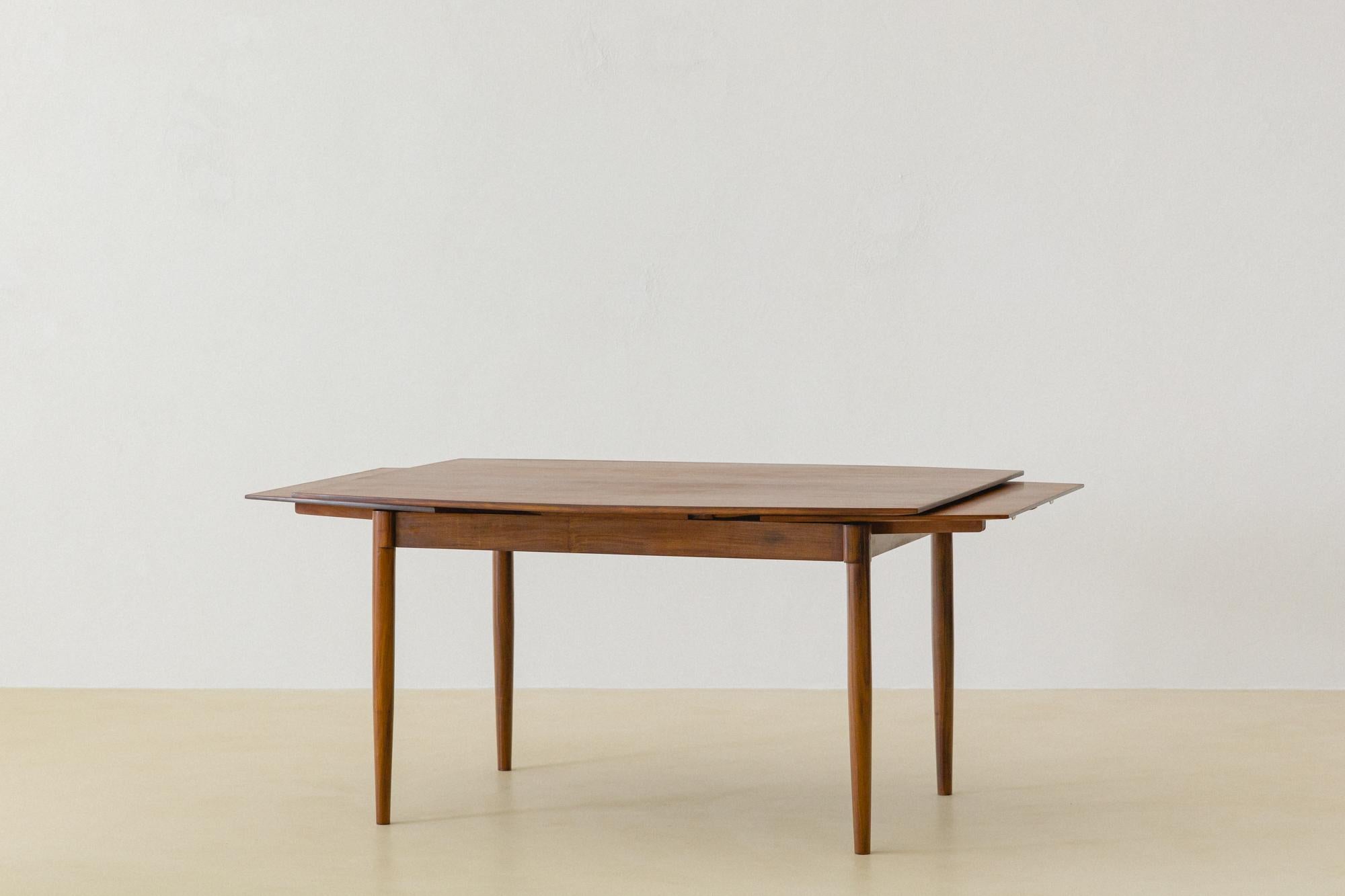 Expandable Dining Table in Caviuna by Carlo Hauner, Brazilian Midcentury, 1950s In Good Condition For Sale In New York, NY