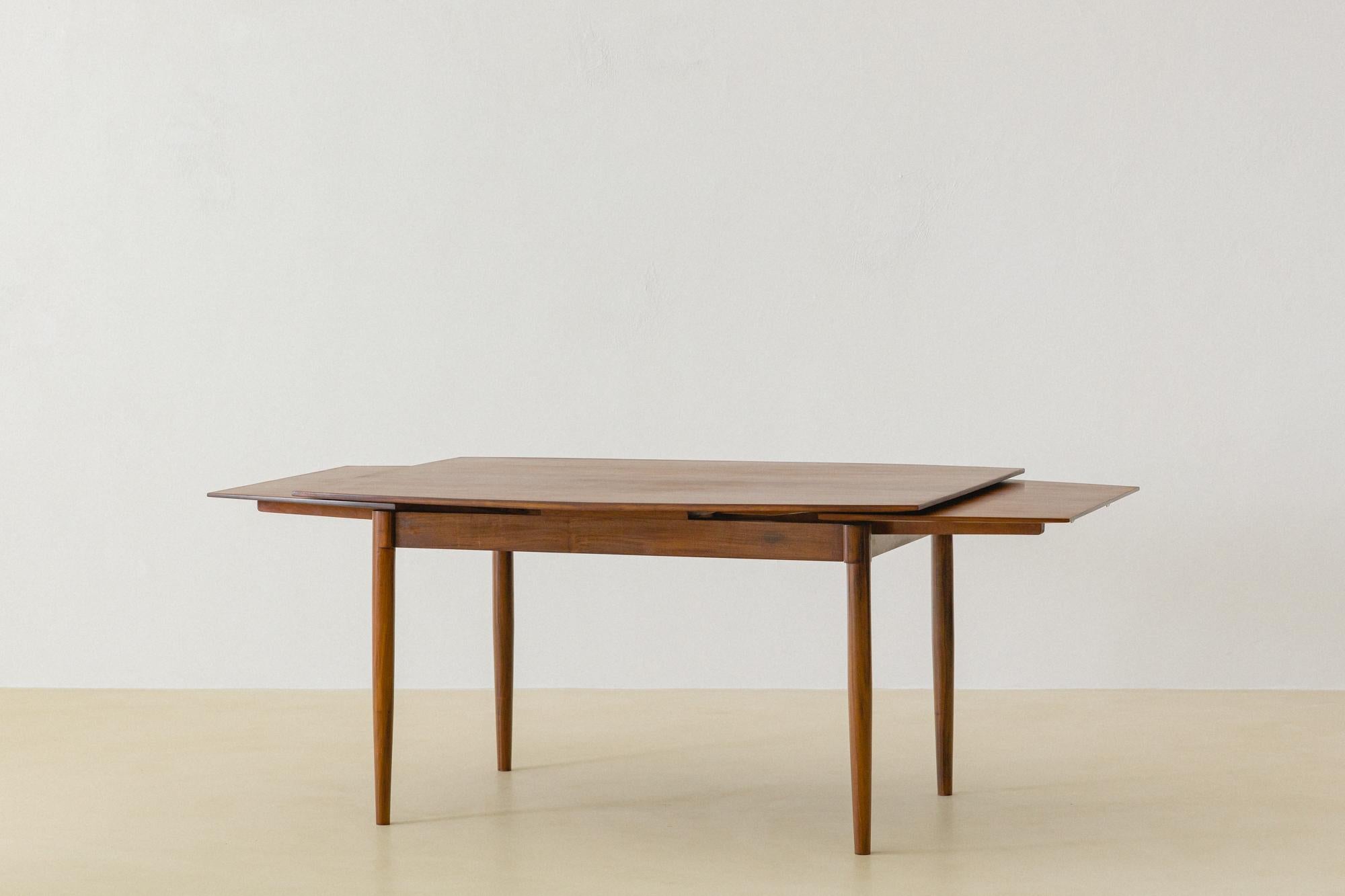 Mid-20th Century Expandable Dining Table in Caviuna by Carlo Hauner, Brazilian Midcentury, 1950s For Sale