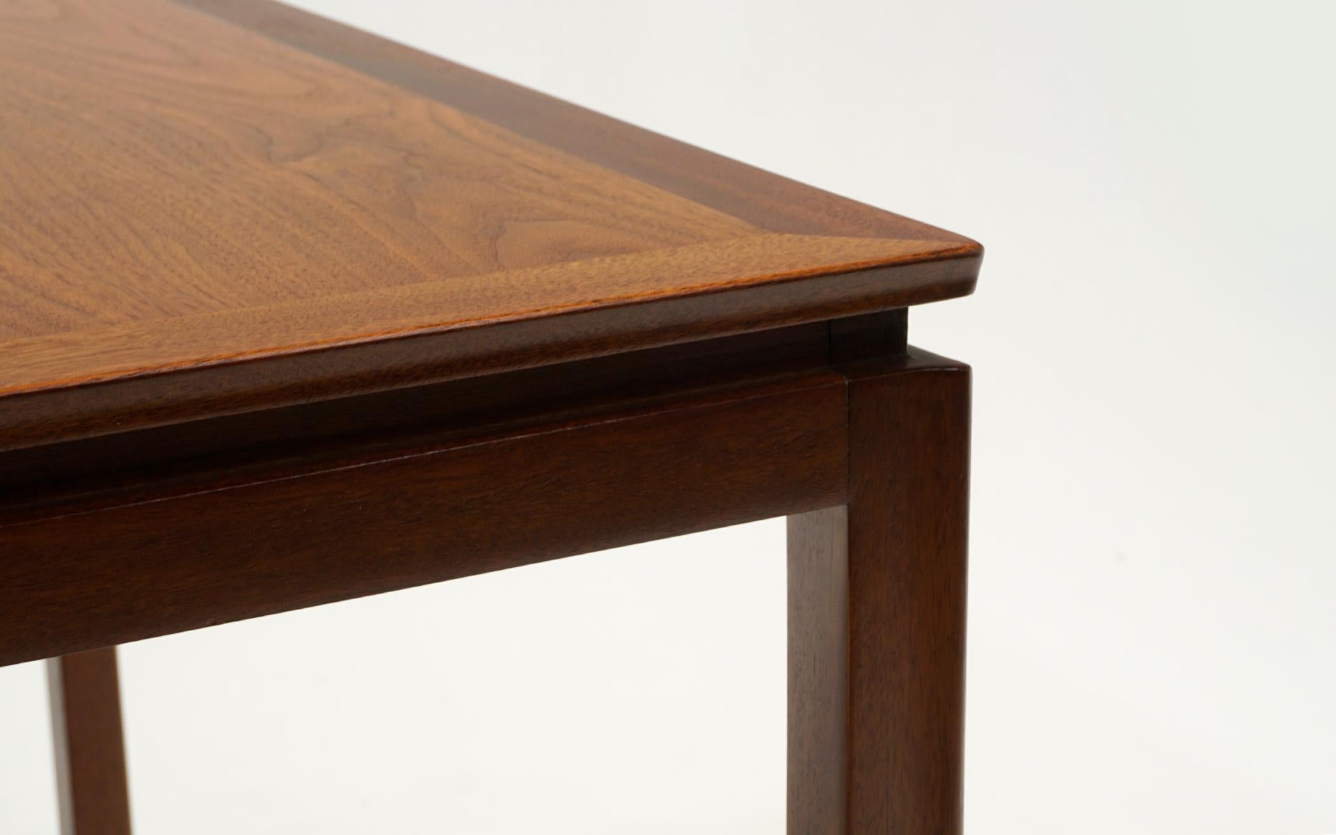 American Expandable Dining Table in Mahogany by Edward Wormley. Expertly Refinished For Sale