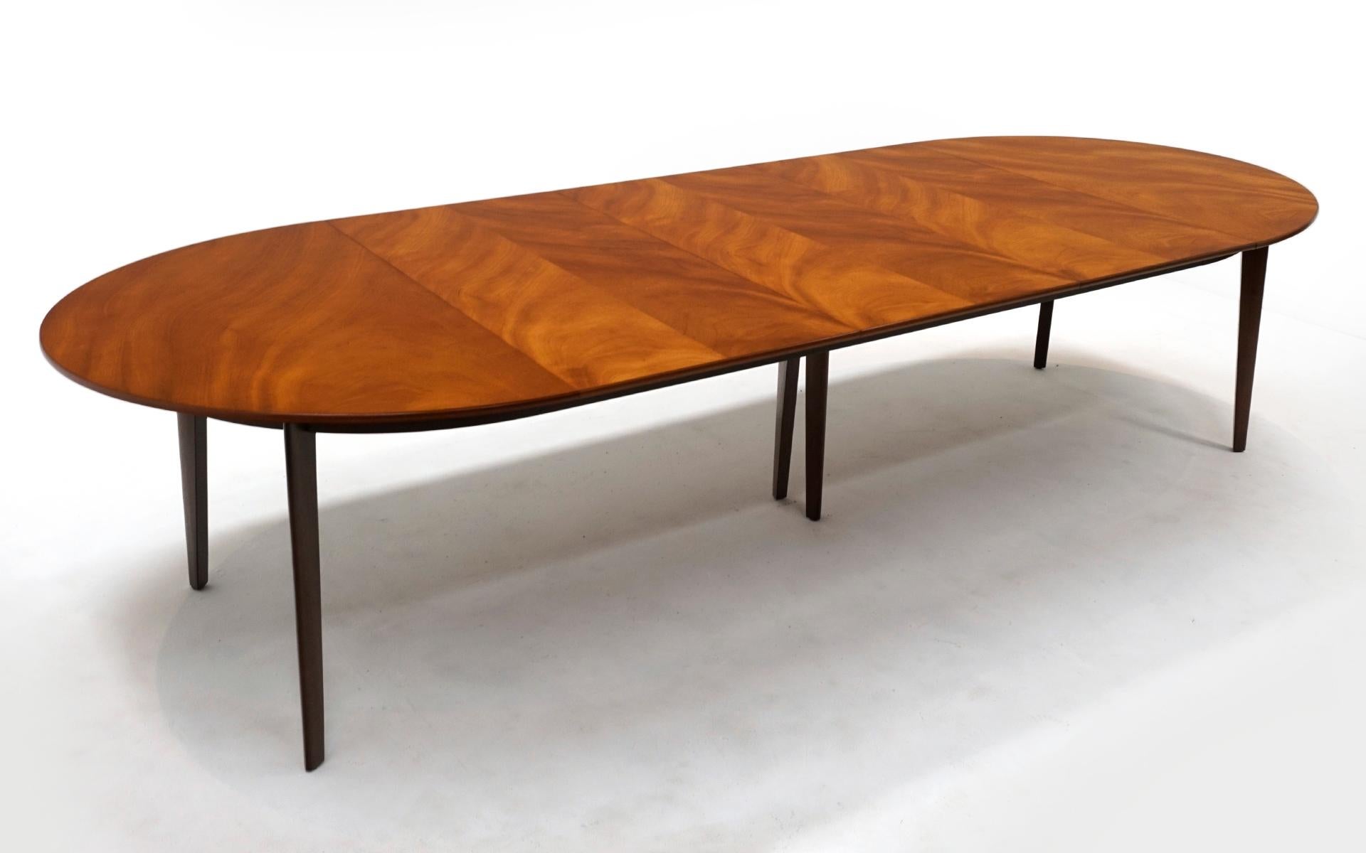 Expandable Dunbar Dining Table & 3 Leaves, Stunning 5