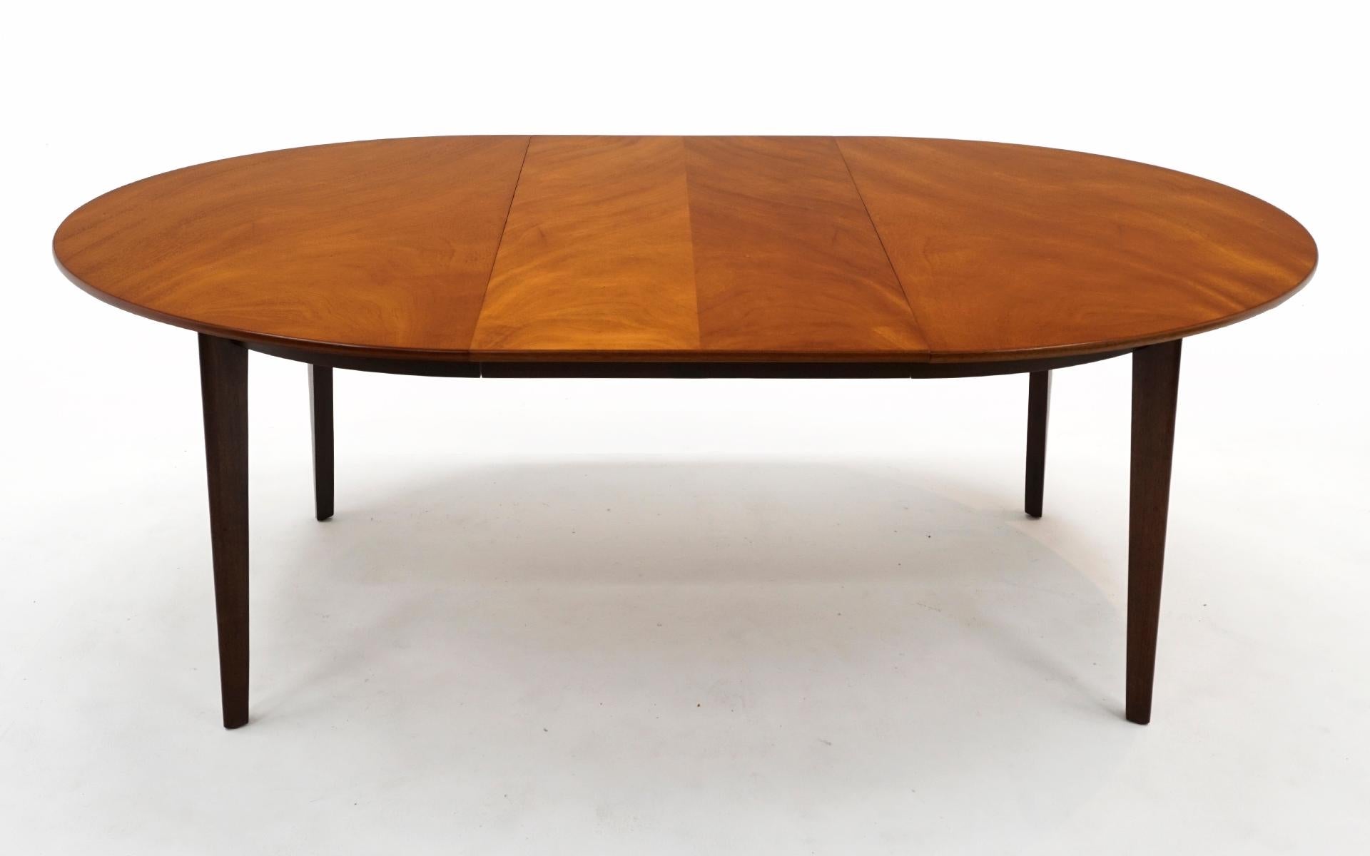 Expandable Dunbar Dining Table & 3 Leaves, Stunning In Excellent Condition In Kansas City, MO