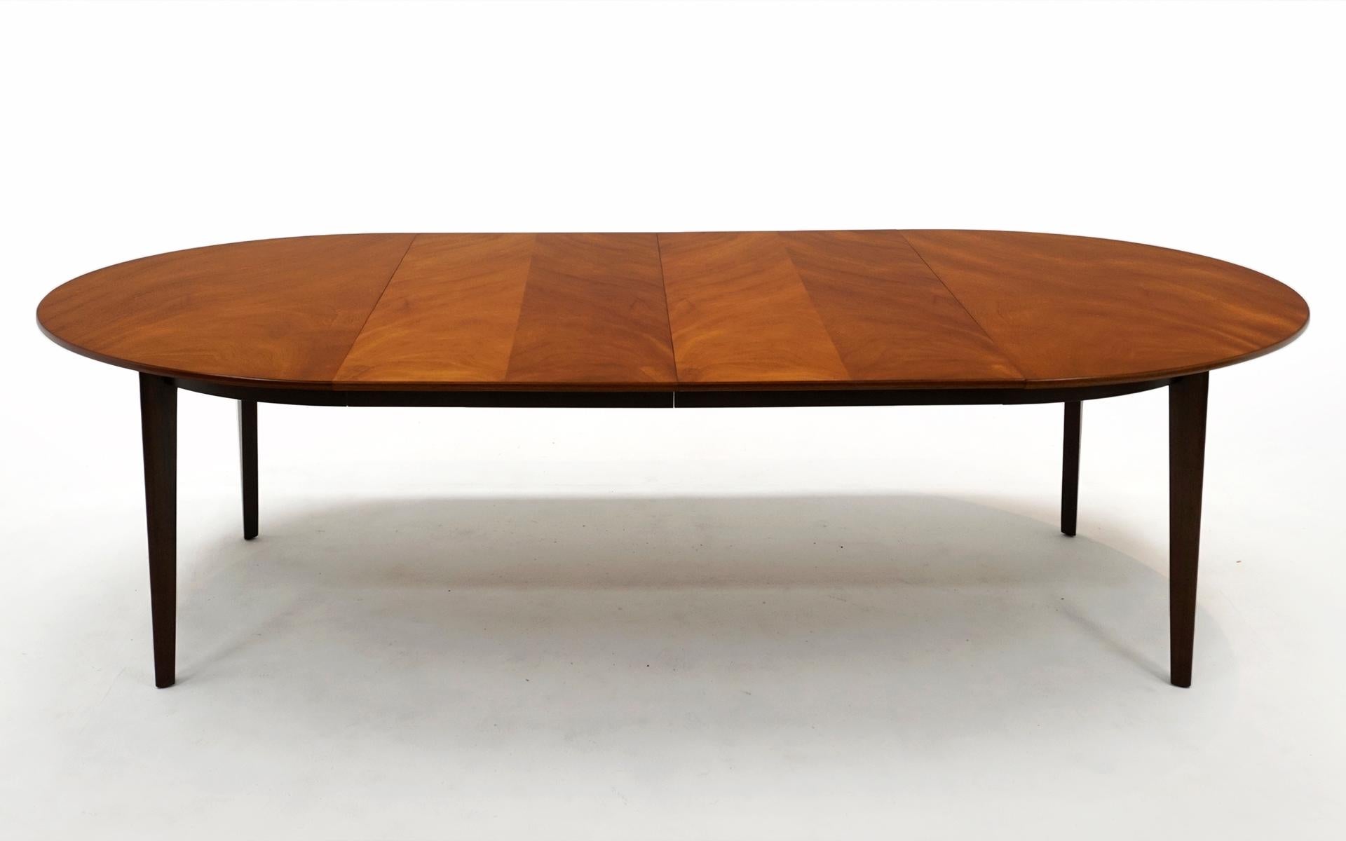 Expandable Dunbar Dining Table & 3 Leaves, Stunning 2