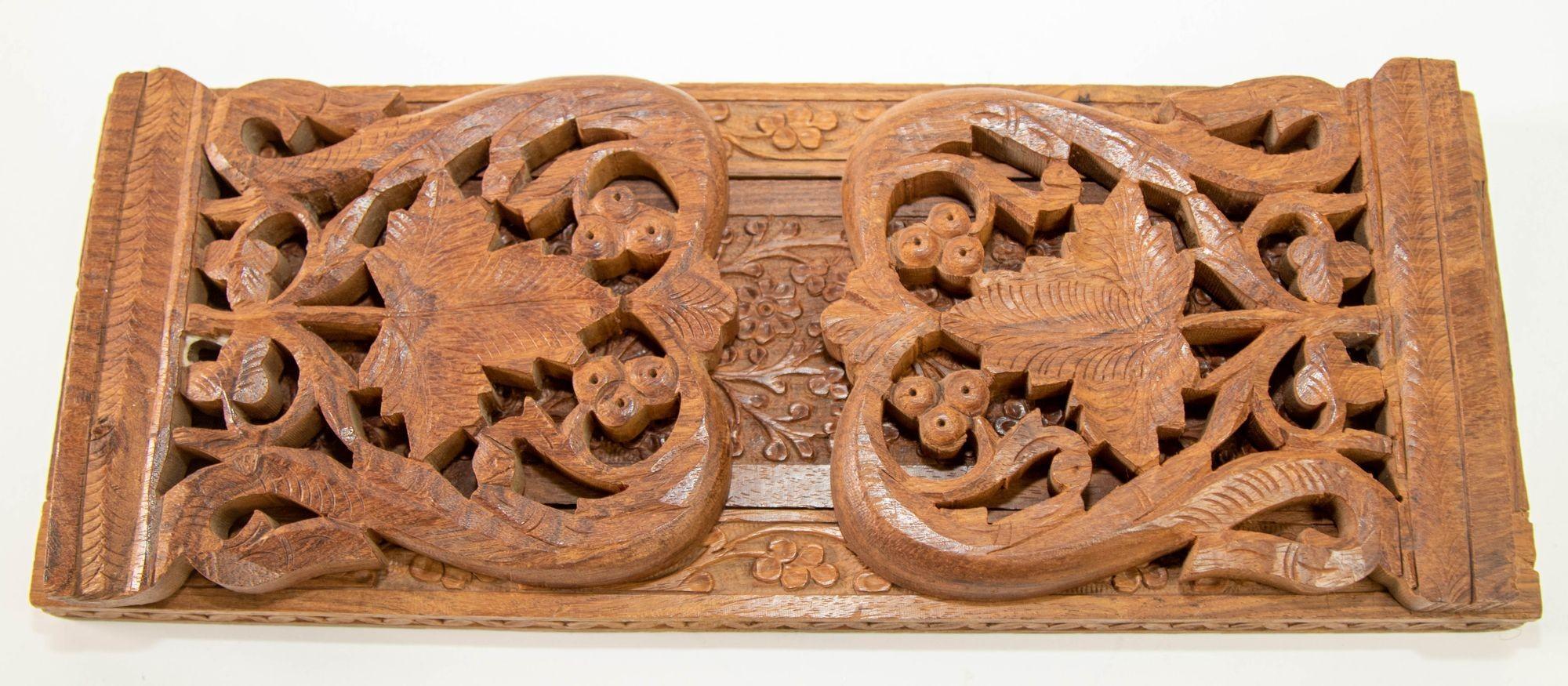 Anglo-Indian Expandable Hand carved Teak Wood Book Shelf Bookends from India 1950s For Sale