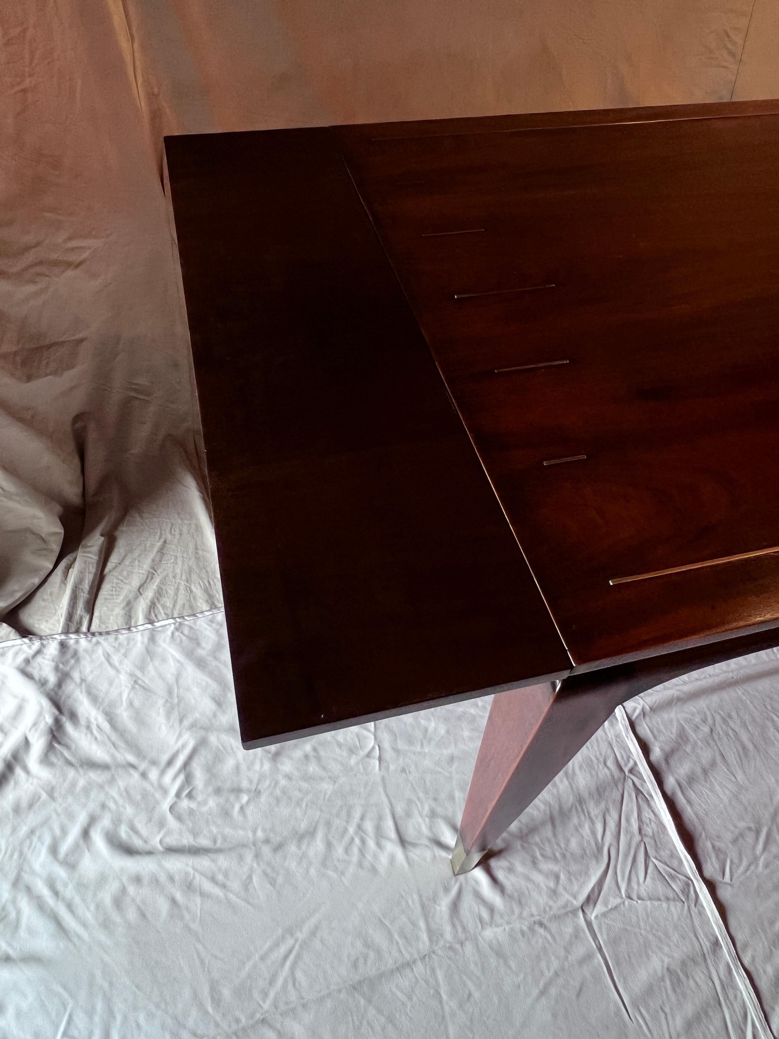 Expandable Mahogany Dining Room Table in the Style of James Mont In Good Condition For Sale In Los Angeles, CA