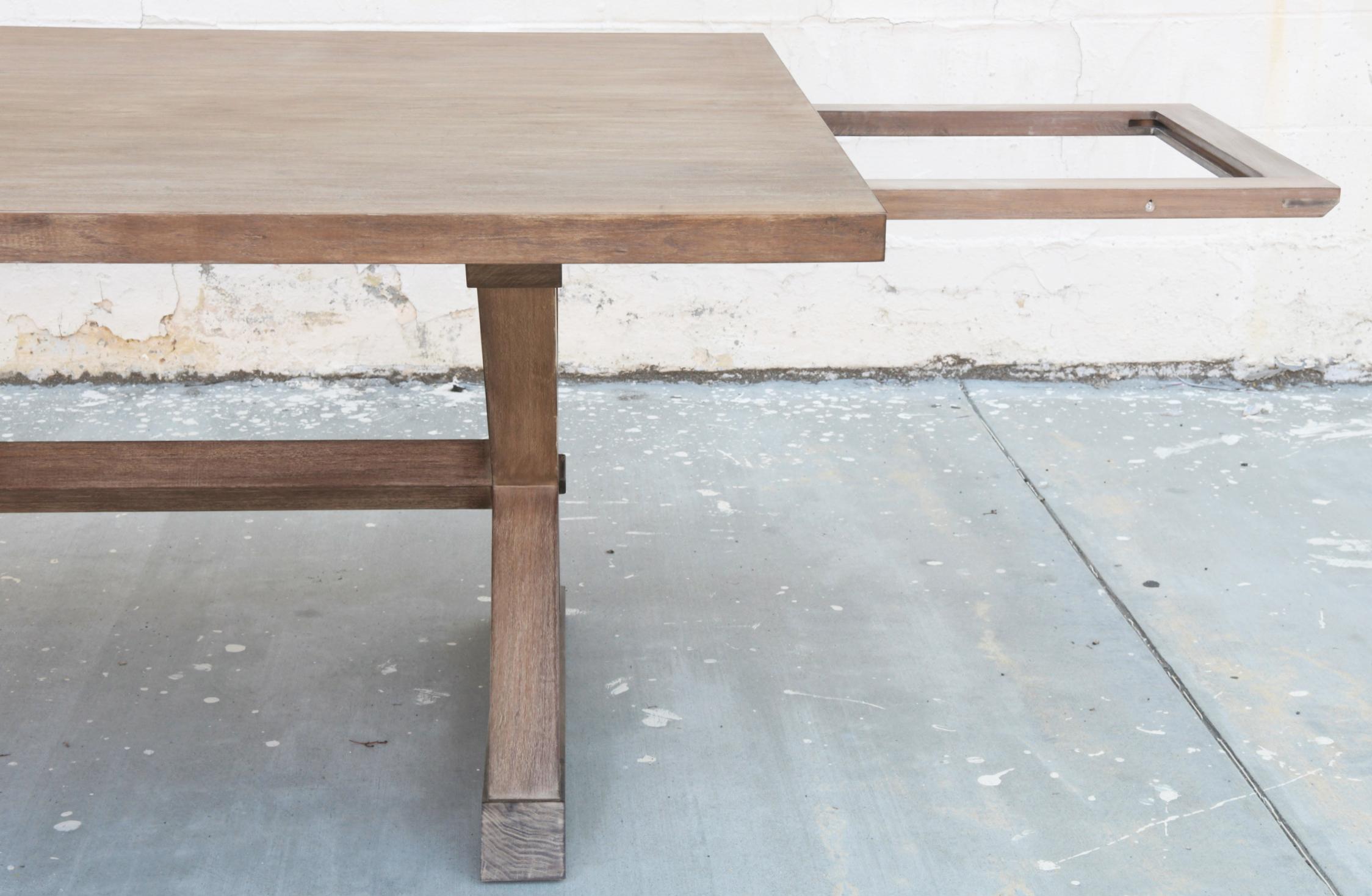Ausziehbarer minimalistischer X- Trestle-Tisch auf Bestellung von Petersen Antiques (Handgefertigt) im Angebot