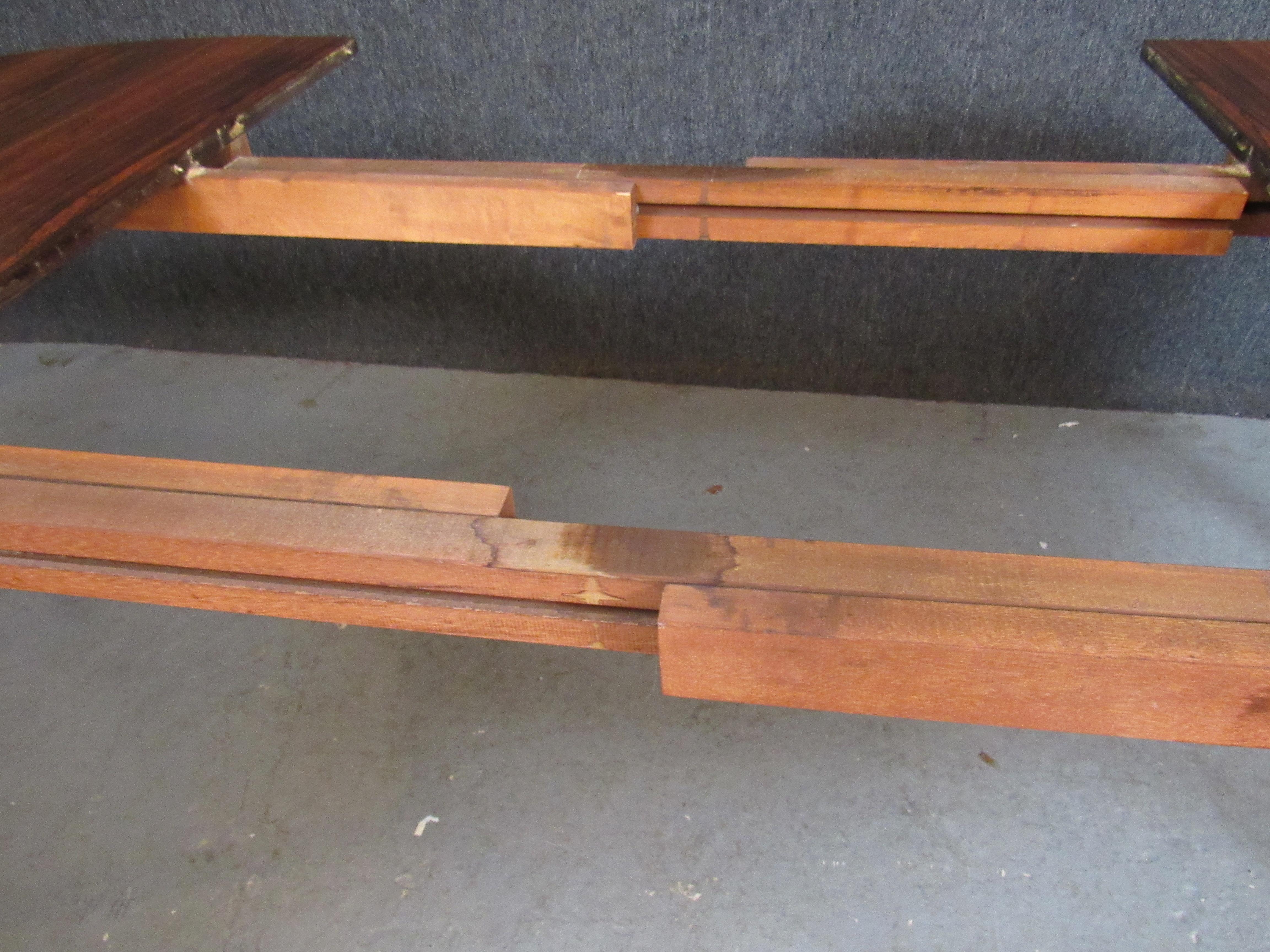 Expandable Rosewood Dining Table by Ib Kofod-Larsen for Seffle For Sale 3