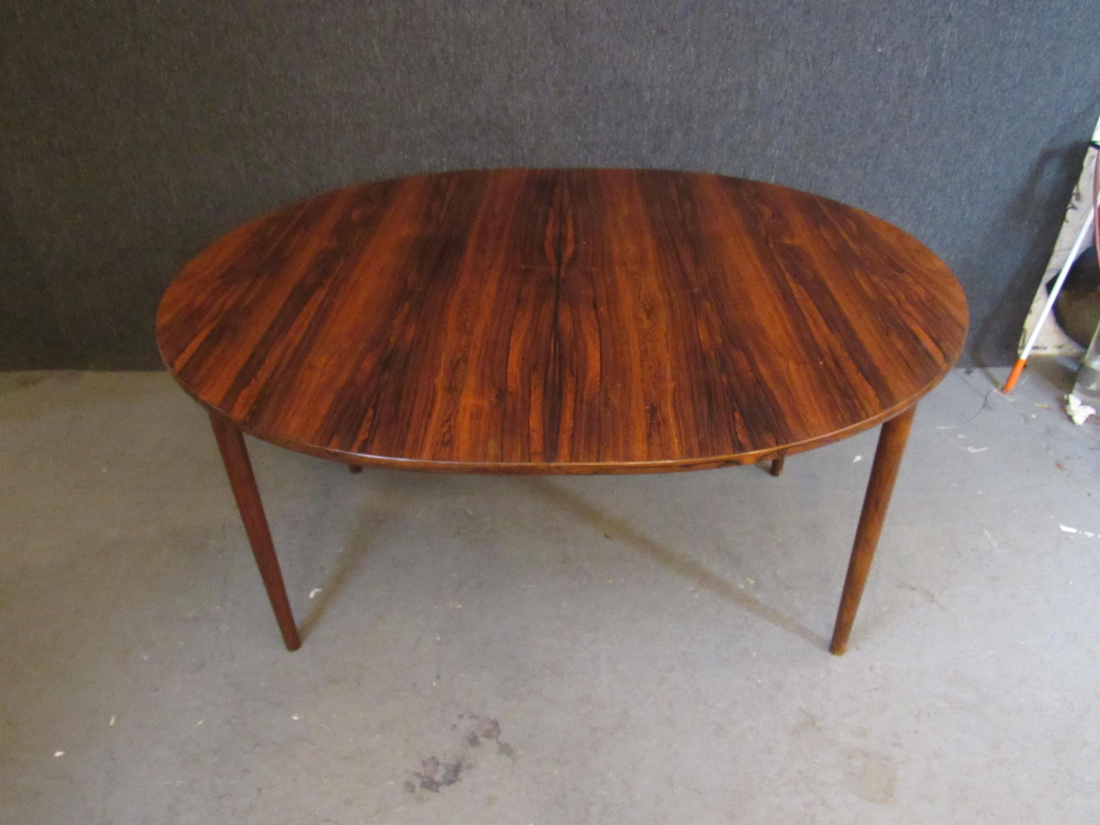 Expandable Rosewood Dining Table by Ib Kofod-Larsen for Seffle For Sale 4
