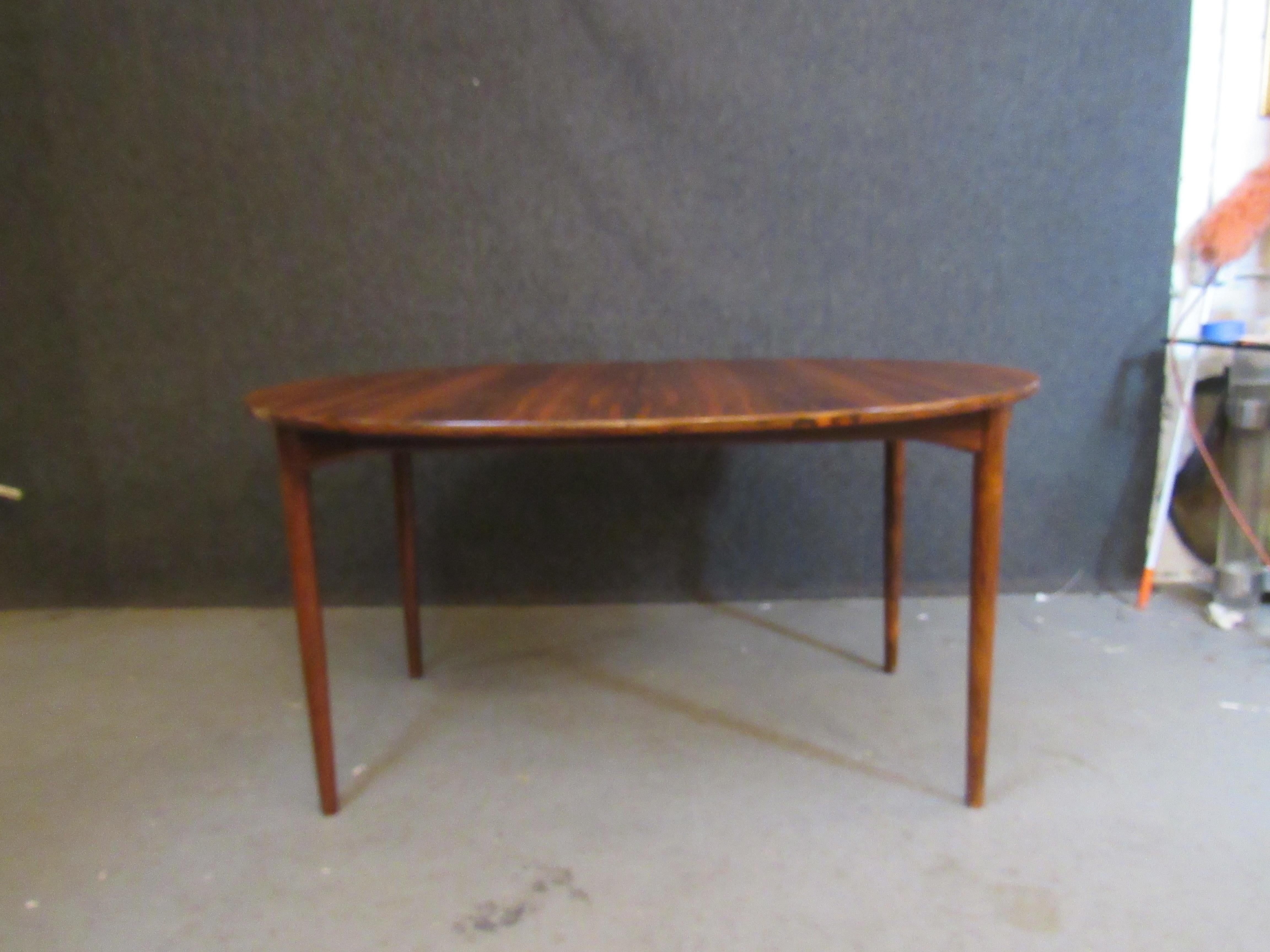 Expandable Rosewood Dining Table by Ib Kofod-Larsen for Seffle For Sale 5