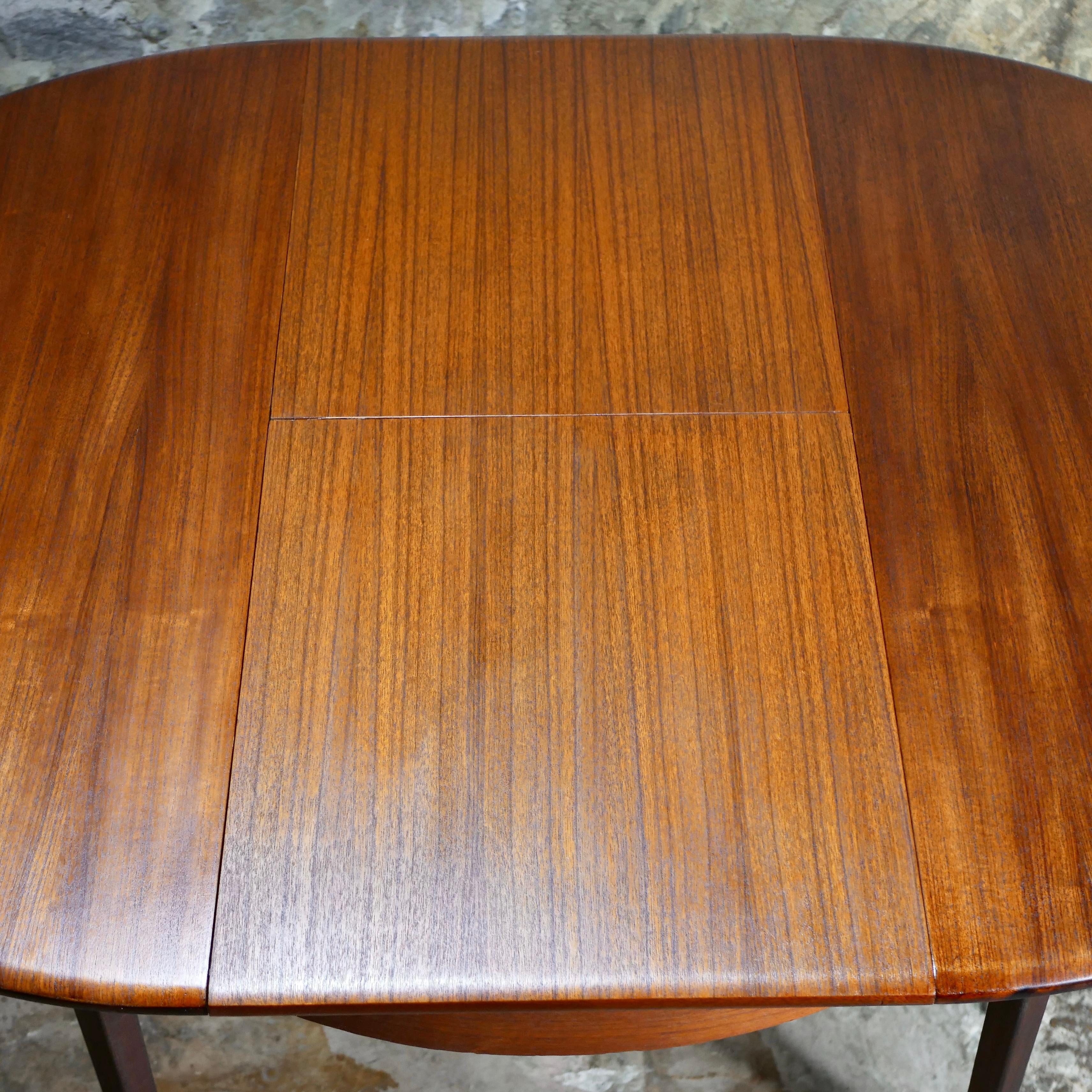 Expandable scandinavian style table, in teak, made in France in the 1960s 7
