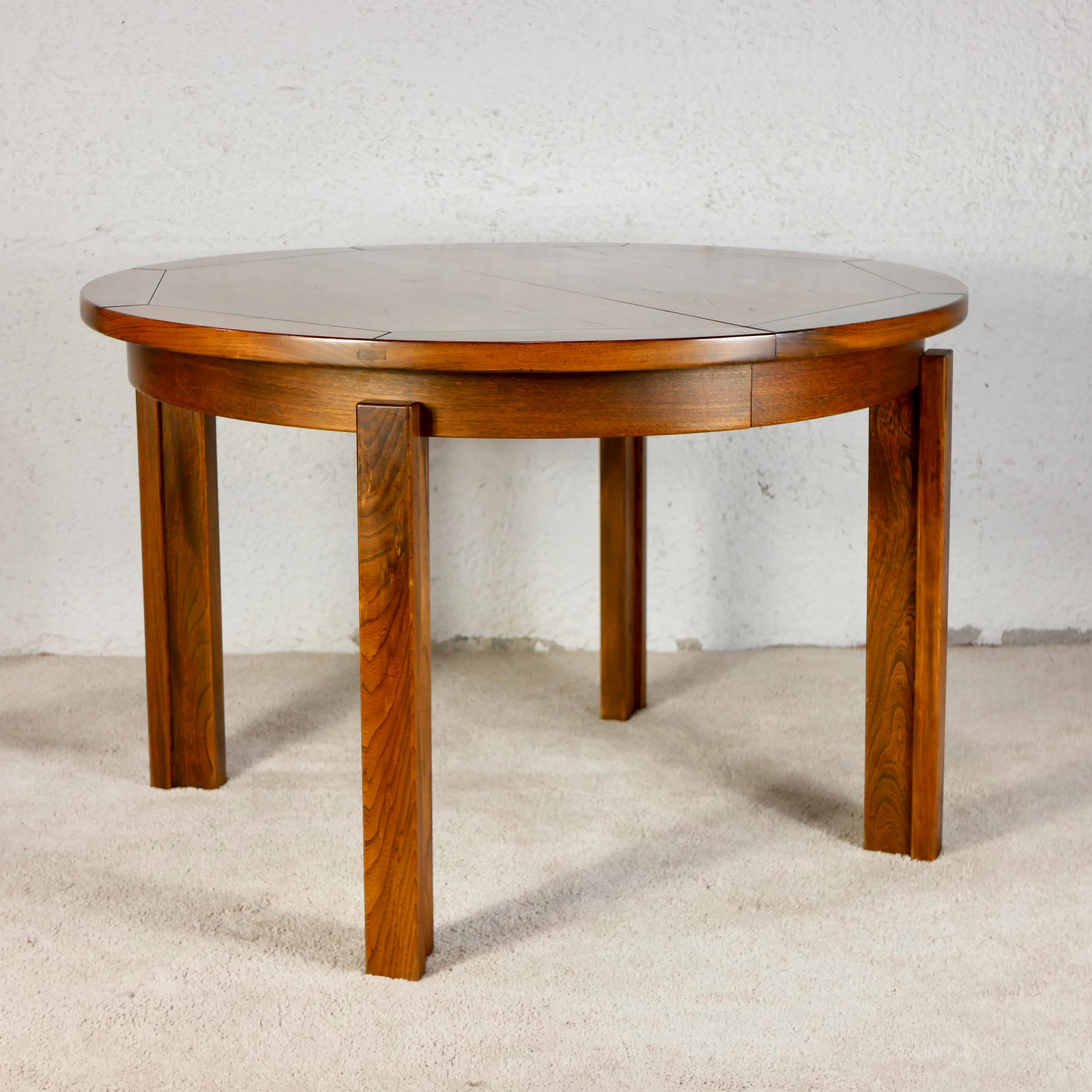 Expandable table (115-203cm) in solid elm by Maison Regain, 1970s, France In Good Condition In Lyon, FR