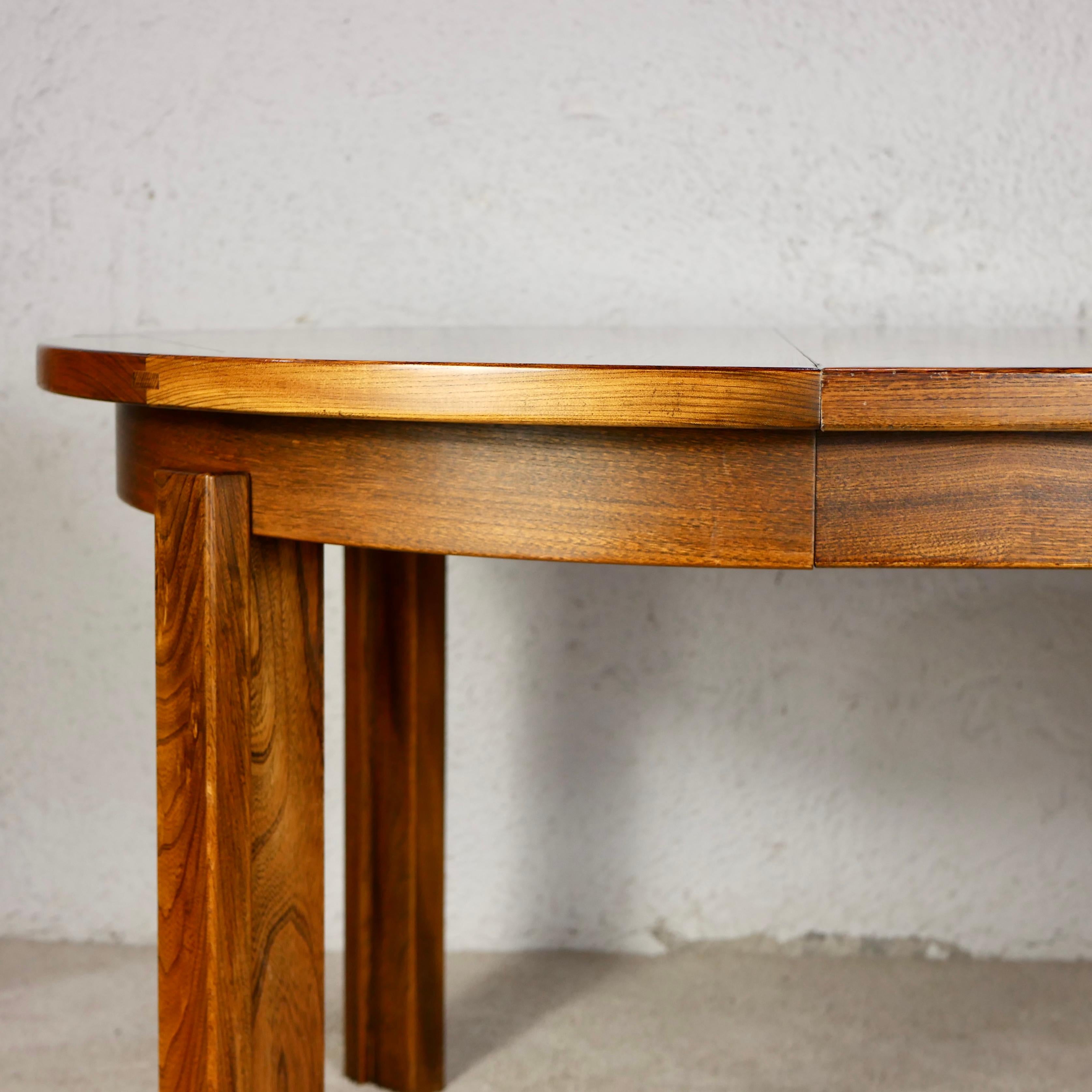Late 20th Century Expandable table (115-203cm) in solid elm by Maison Regain, 1970s, France