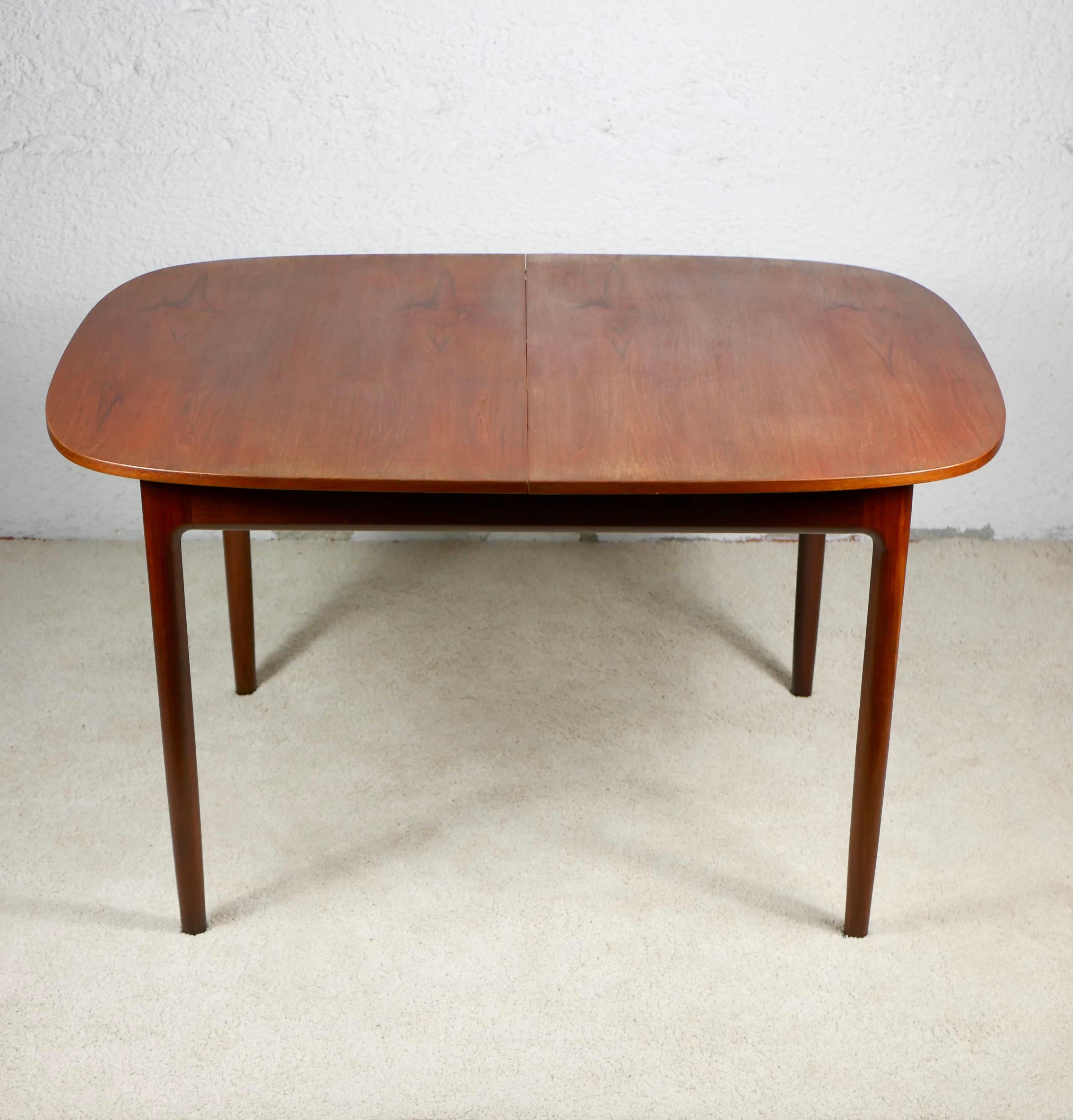 Scandinavian Modern Expandable teak dining table by Ib Kofod Larsen for G-plan, 1960s