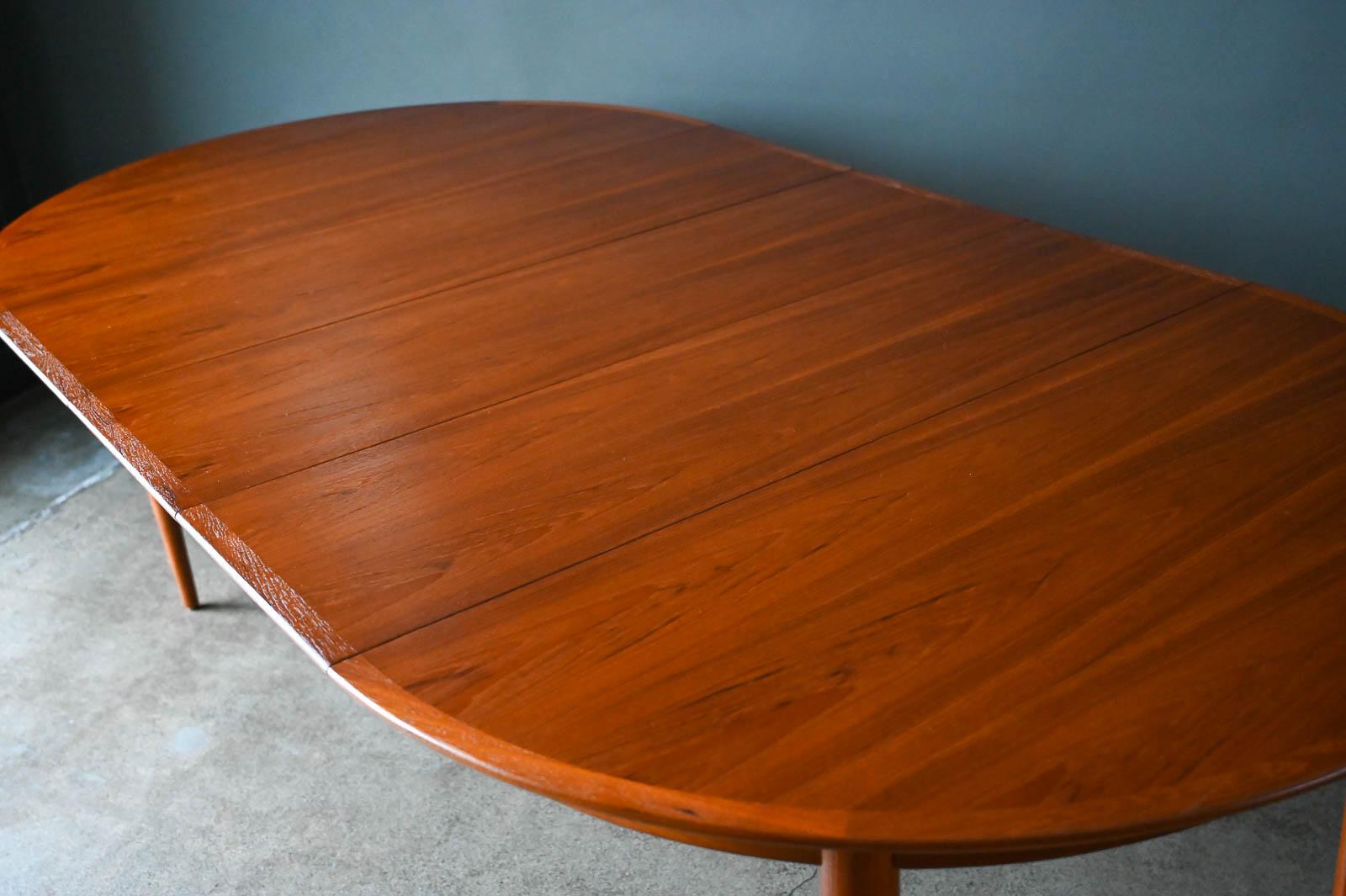 Expandable Teak Dining Table with Three Extension Leaves, Norway Ca. 1960 7