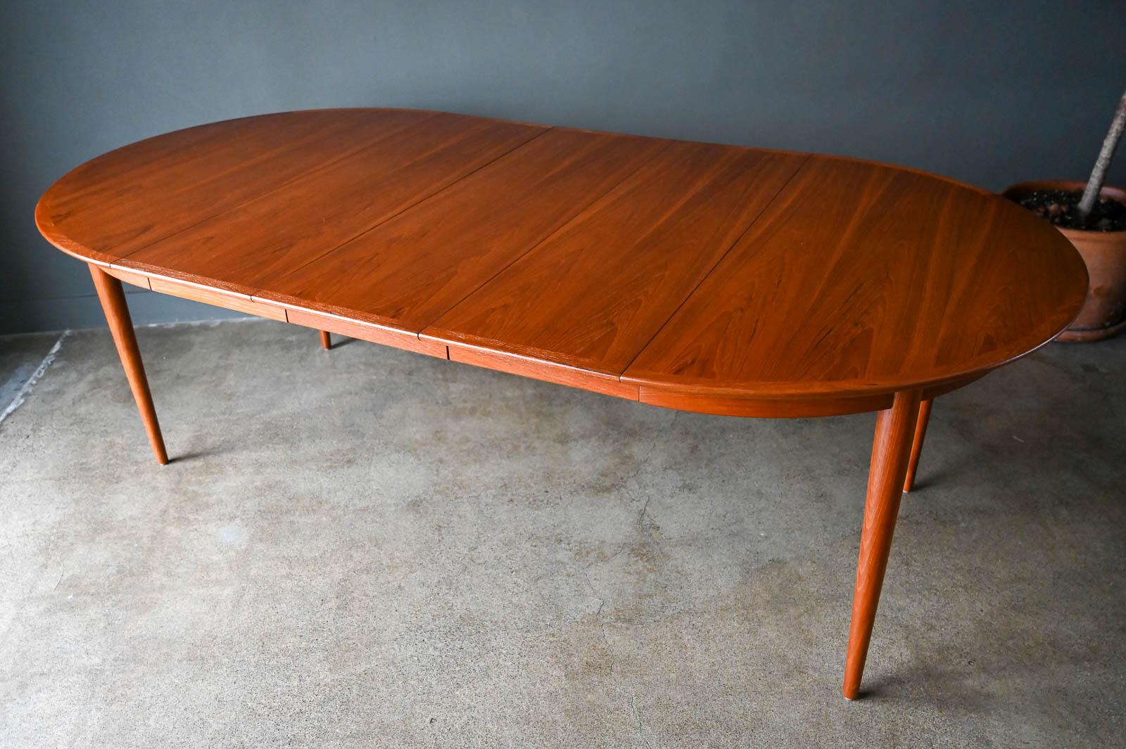 Expandable Teak Dining Table with Three Extension Leaves, Norway Ca. 1960 2